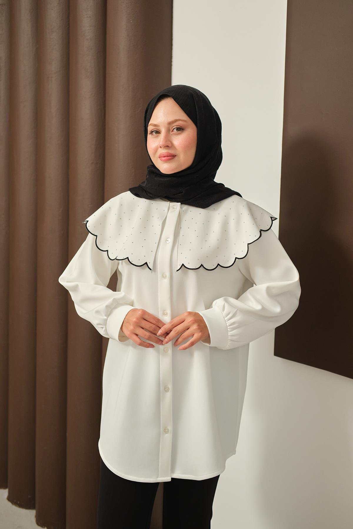 Yakası Taşlı Tunik Beyaz