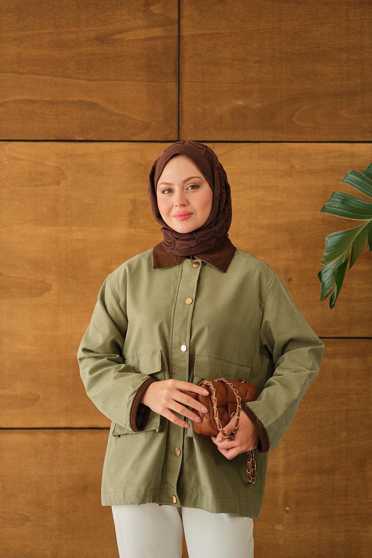 Yakası Ve Bilekleri Kadife Detaylı Ceket Haki Yeşil