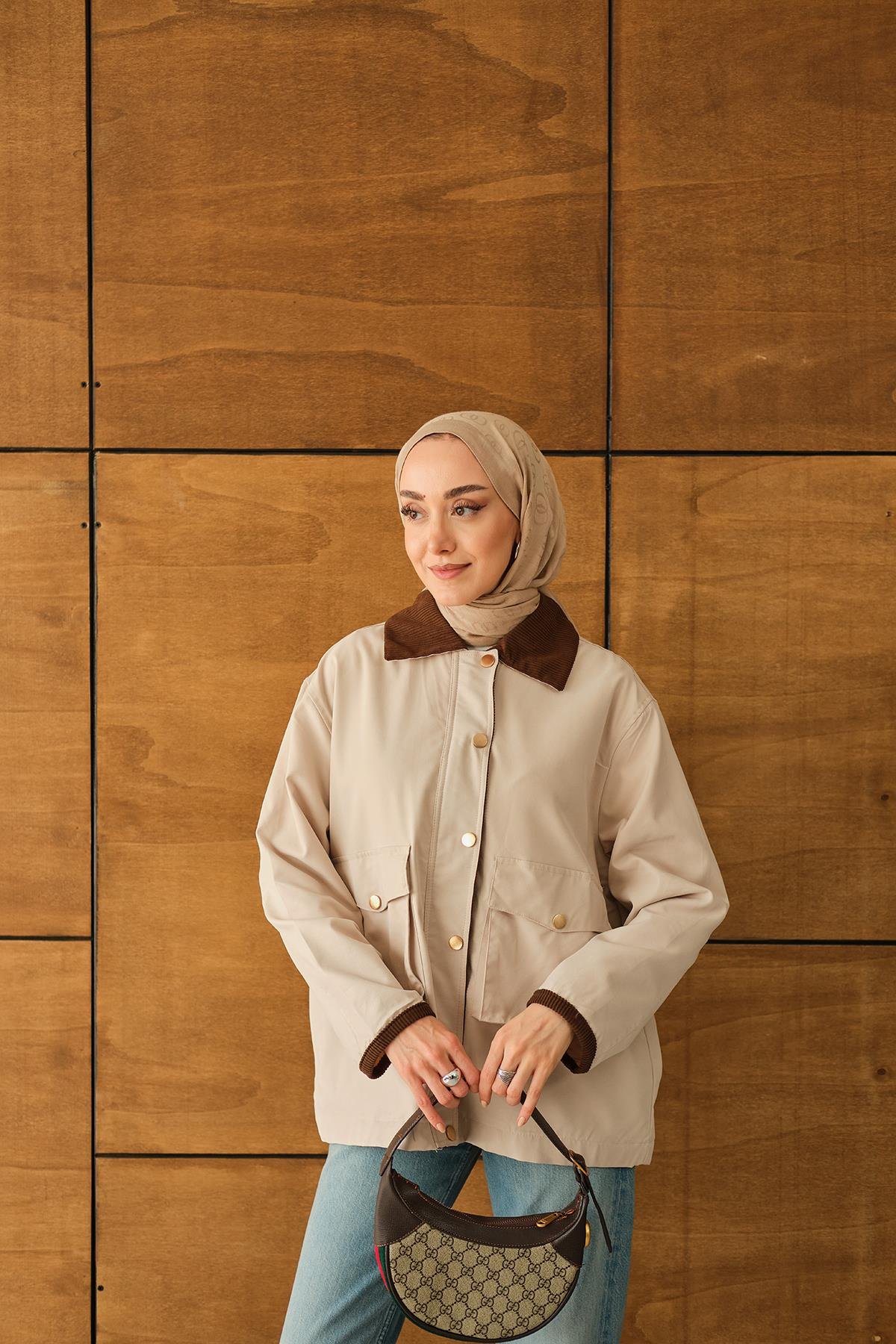 Yakası Ve Bilekleri Kadife Detaylı Ceket Krem