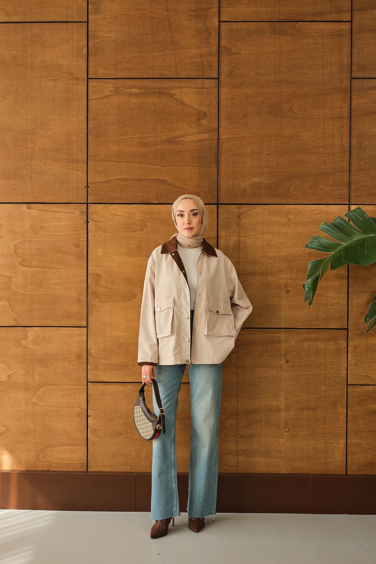 Yakası Ve Bilekleri Kadife Detaylı Ceket Krem