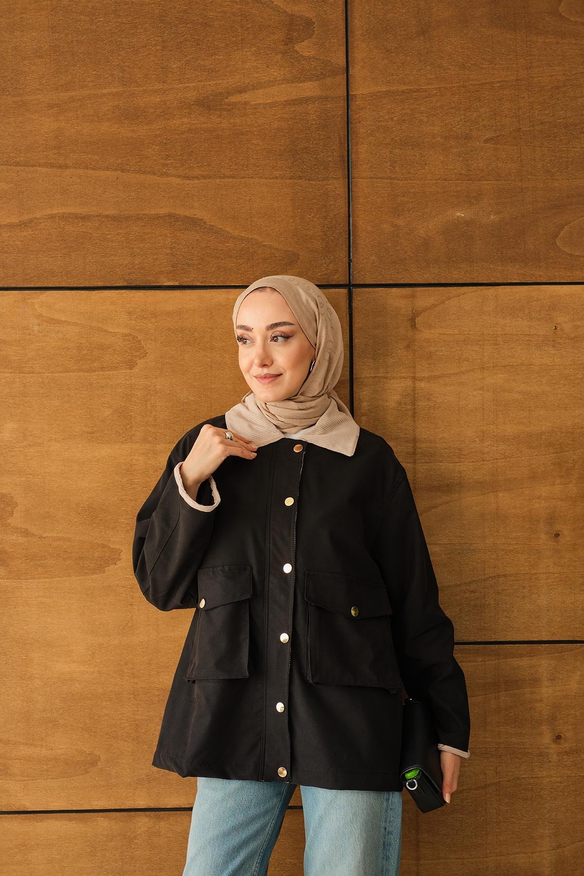 Yakası Ve Bilekleri Kadife Detaylı Ceket Siyah