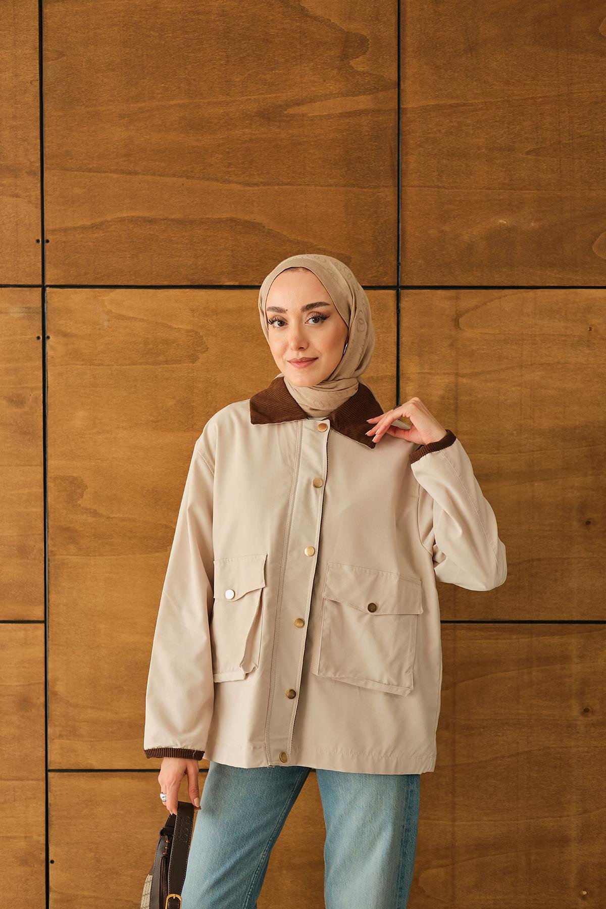 Yakası Ve Bilekleri Kadife Detaylı Ceket Krem