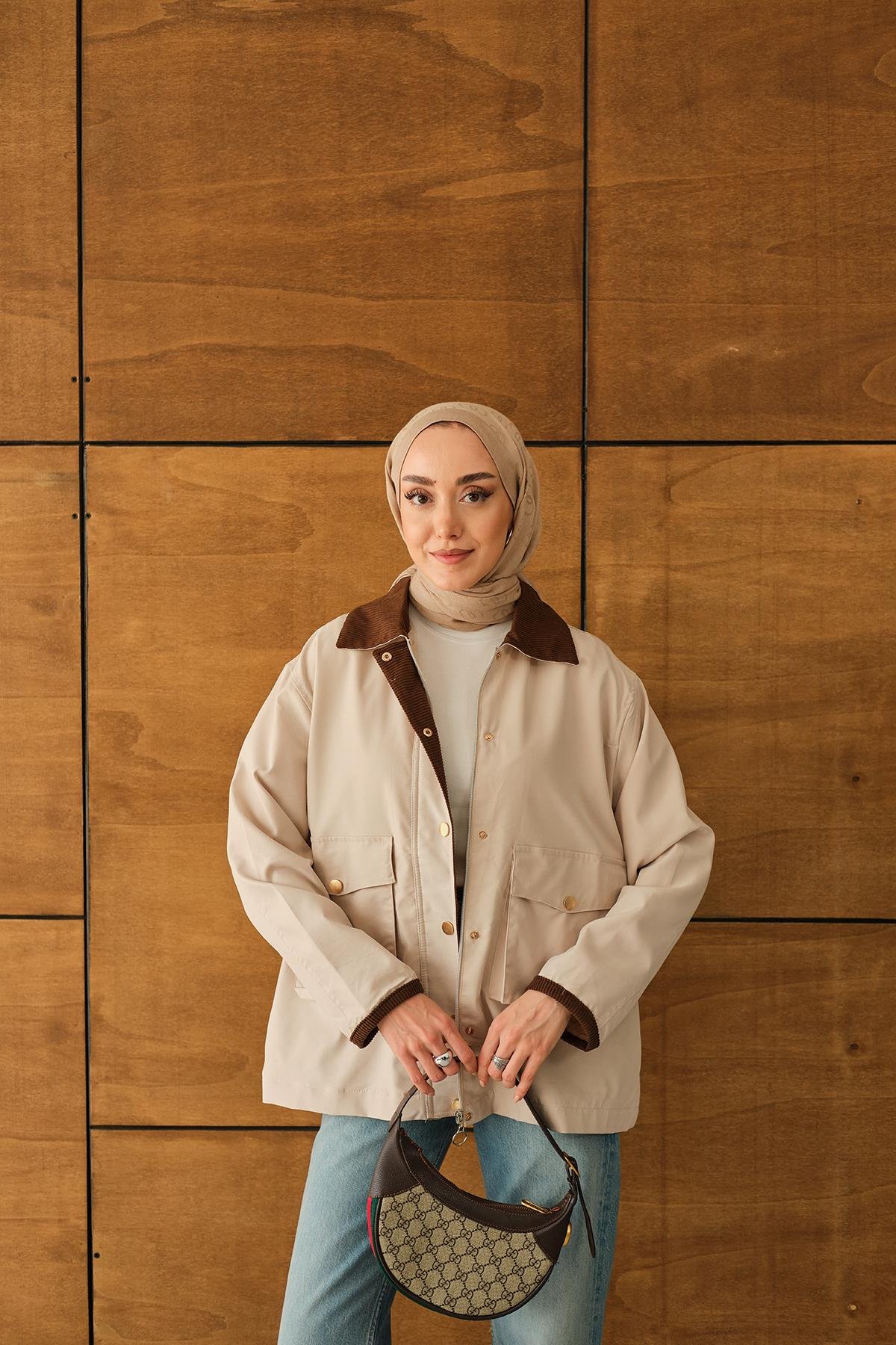 Yakası Ve Bilekleri Kadife Detaylı Ceket Krem