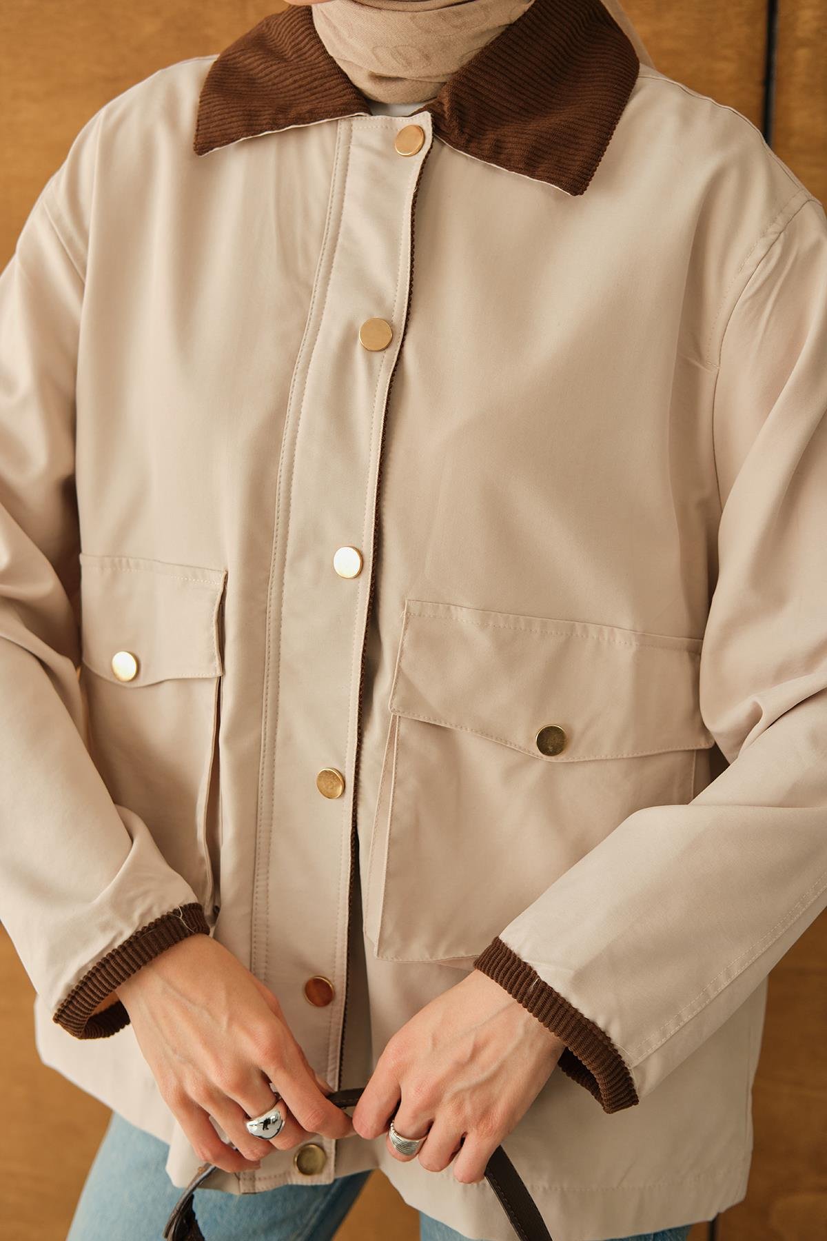 Yakası Ve Bilekleri Kadife Detaylı Ceket Krem