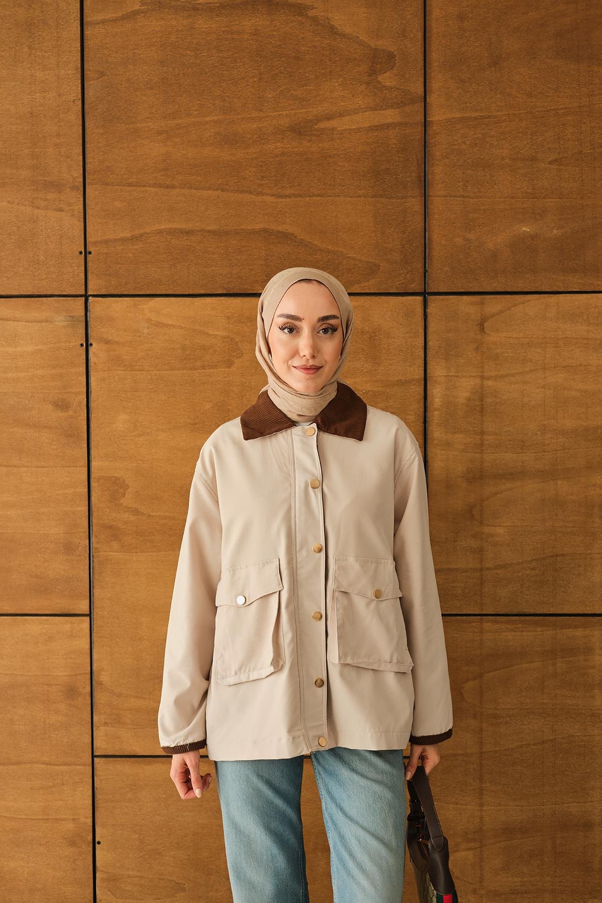 Yakası Ve Bilekleri Kadife Detaylı Ceket Krem