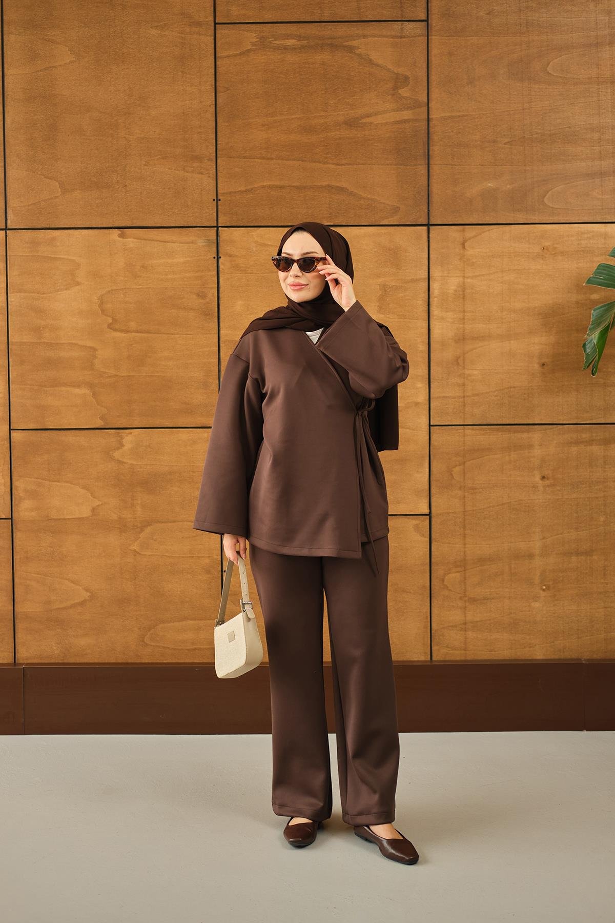 Yan Bağlamalı Takım Kahverengi