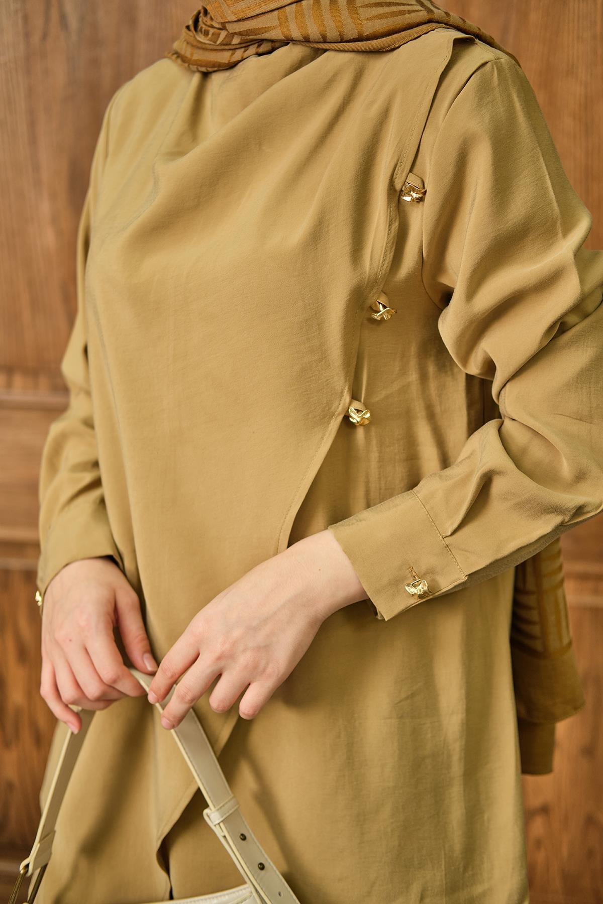 Yan Düğme Detay Takım Hardal