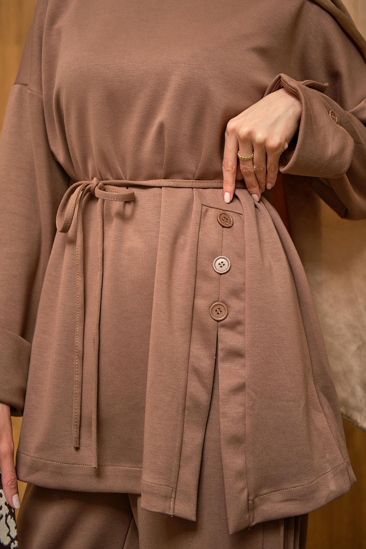 Yan Düğme Detay Takım Vizon