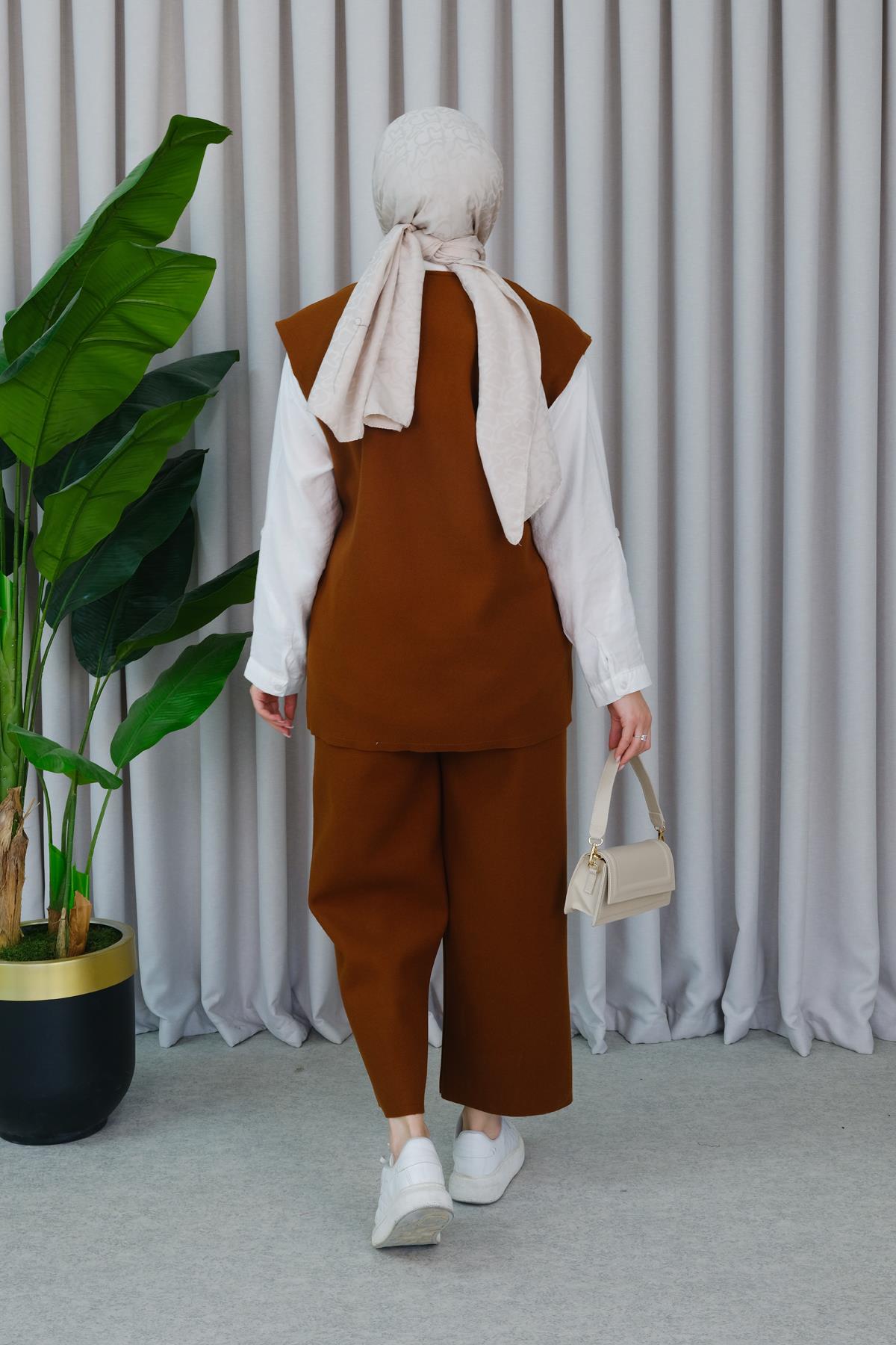 Yandan Bağlamlı Yelekli Takım Taba