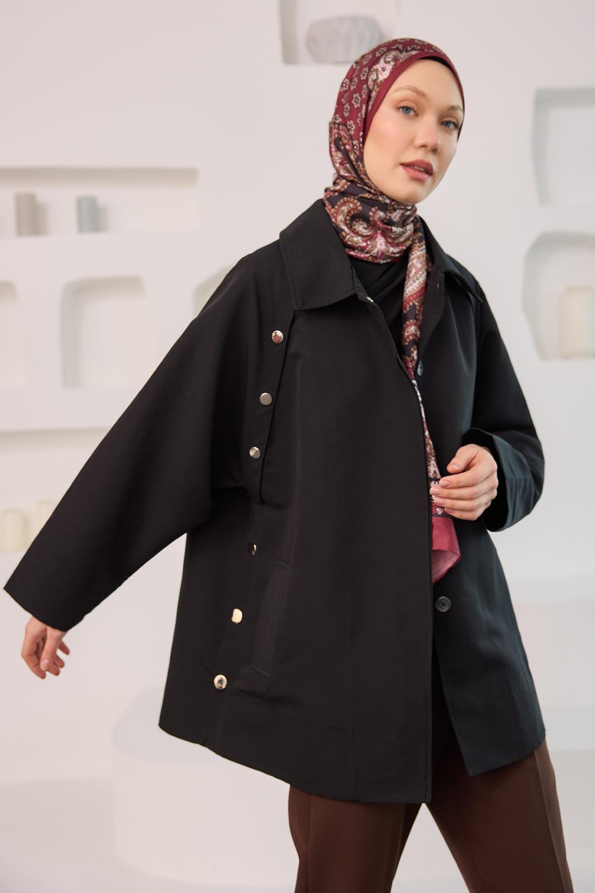 Yanları Açılabilir Çıt Çıt Detaylı Kısa Trenç Siyah