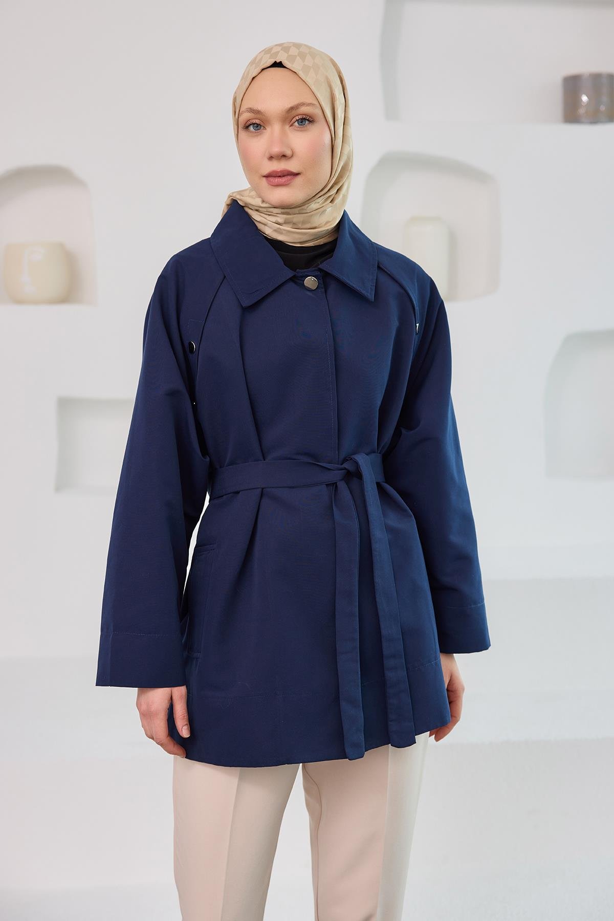 Yanları Açılabilir Çıt Çıt Detaylı Kısa Trenç Lacivert