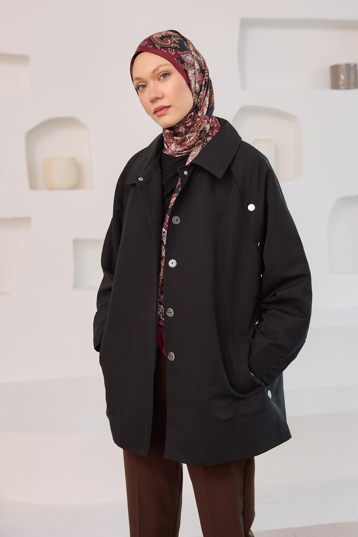 Yanları Açılabilir Çıt Çıt Detaylı Kısa Trenç Siyah