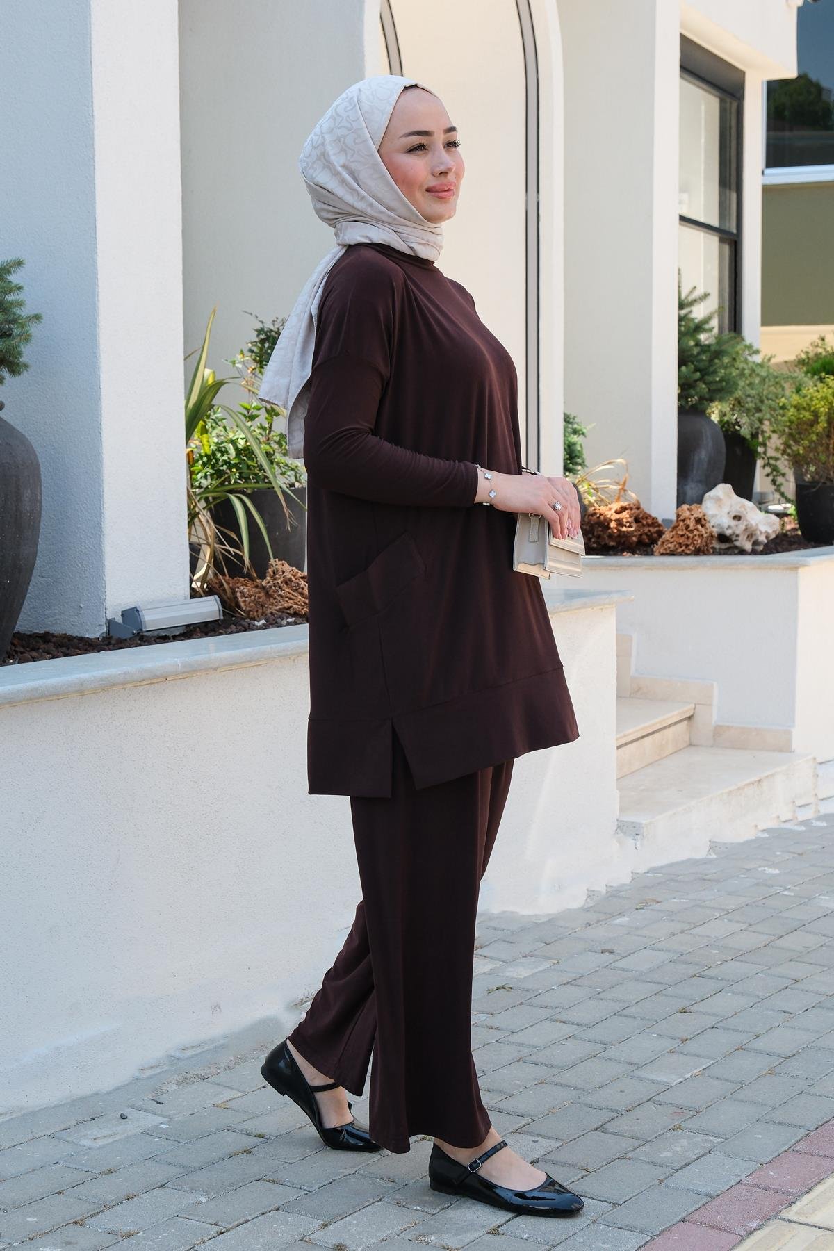 Yanları Cepli Takım Kahverengi