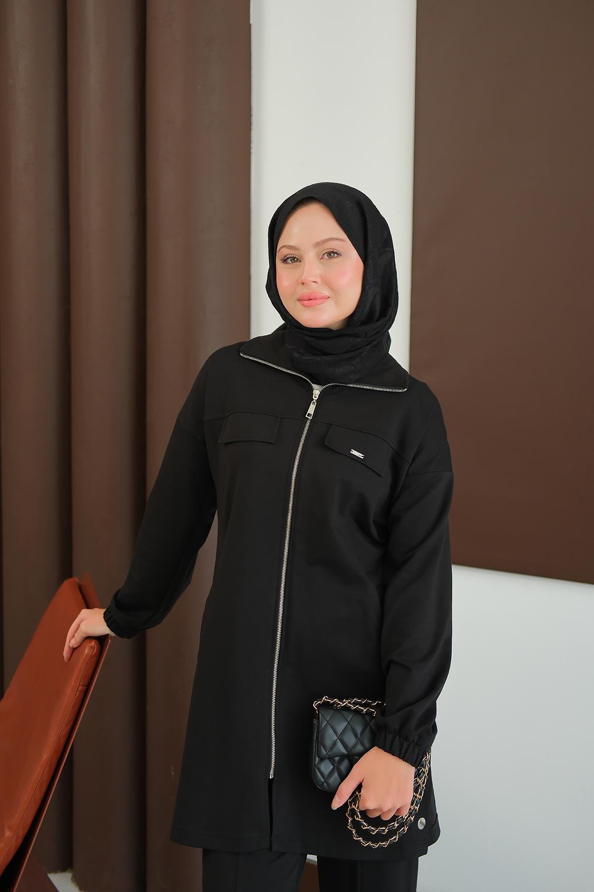 Yanları Çıtçıt Detay Fermuarlı Takım Siyah