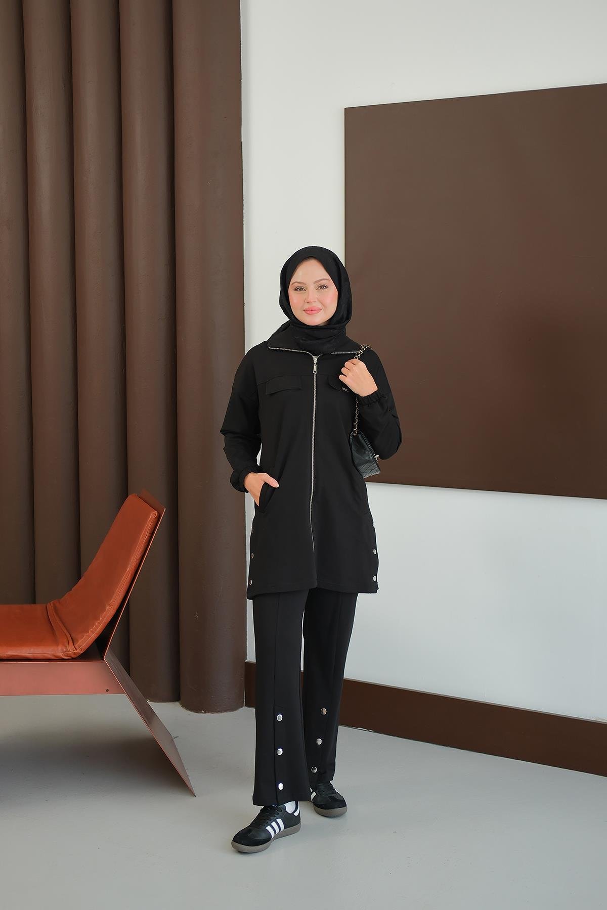 Yanları Çıtçıt Detay Fermuarlı Takım Siyah