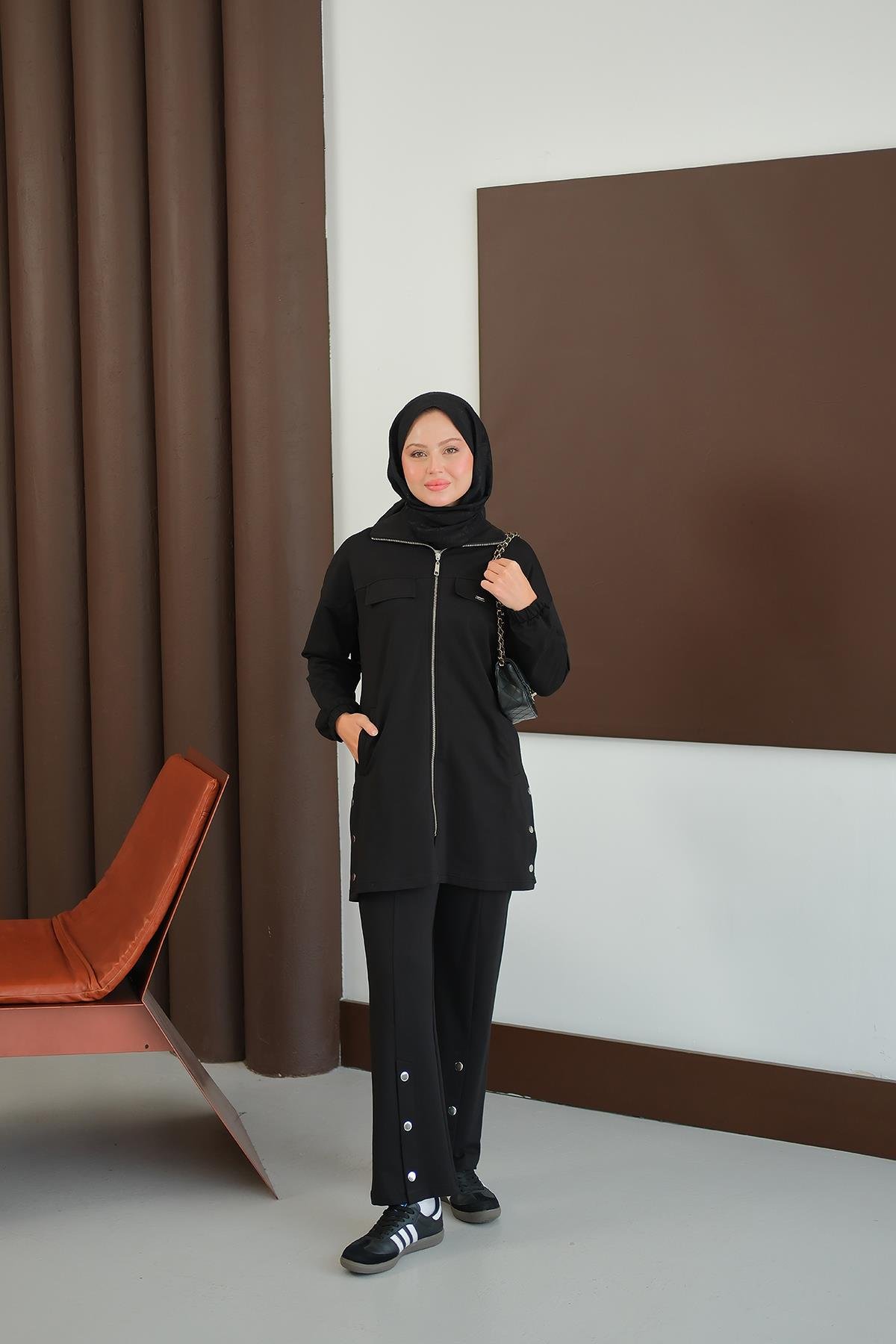 Yanları Çıtçıt Detay Fermuarlı Takım Siyah