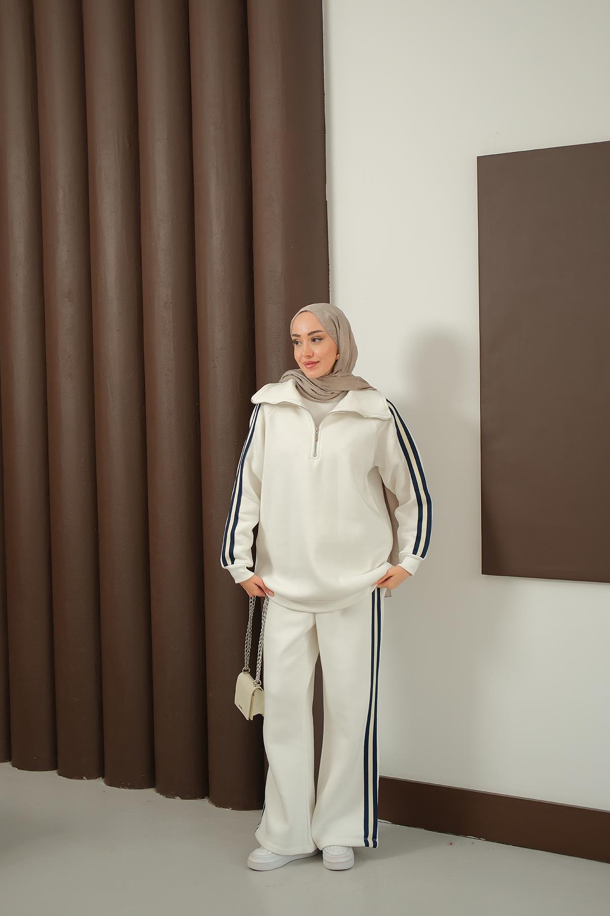 Yanları Şerit Detay Takım Beyaz