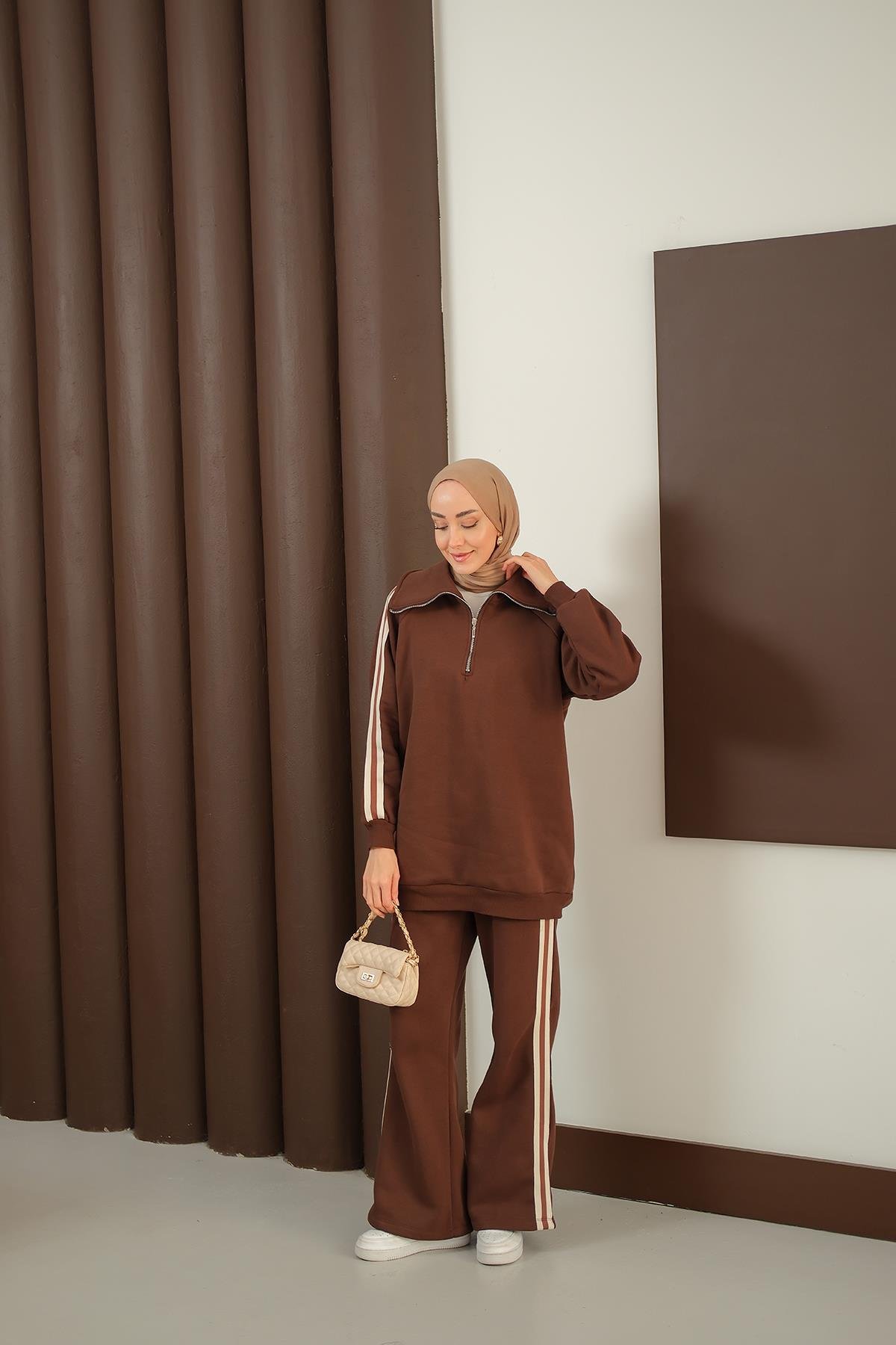 Yanları Şerit Detay Takım Kahverengi