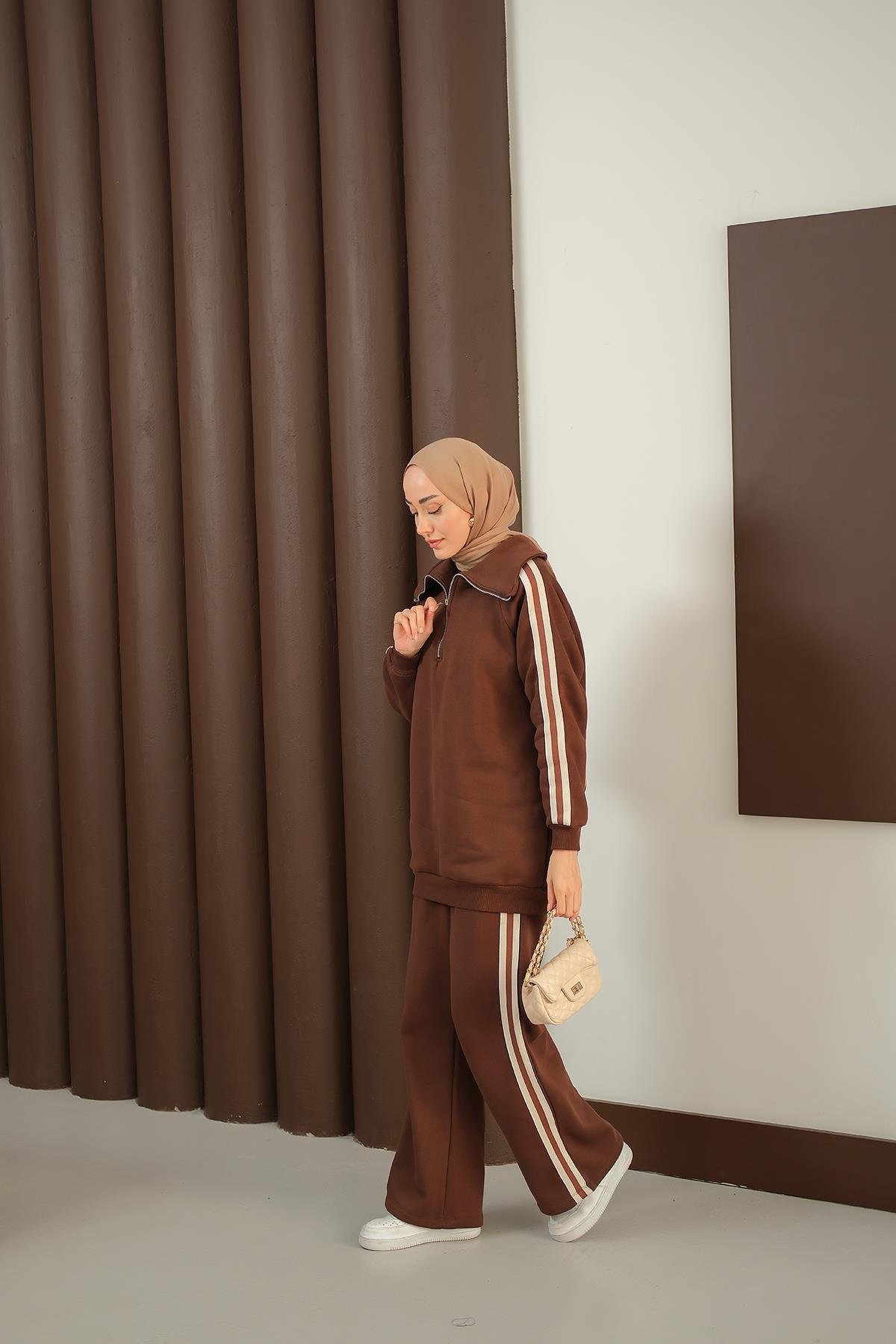 Yanları Şerit Detay Takım Kahverengi