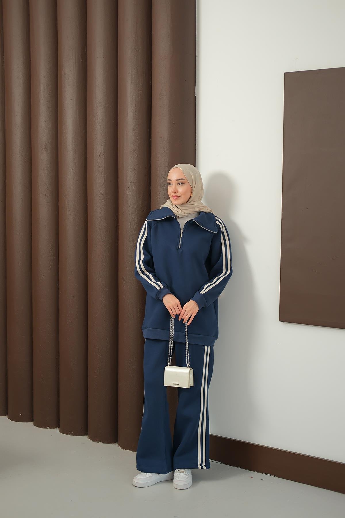 Yanları Şerit Detay Takım Lacivert