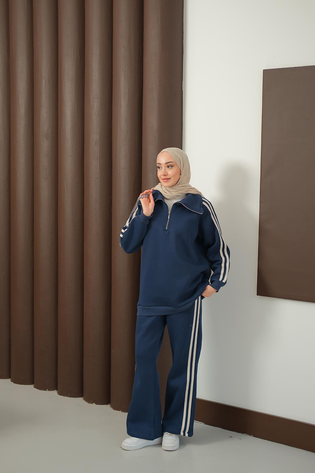 Yanları Şerit Detay Takım Lacivert