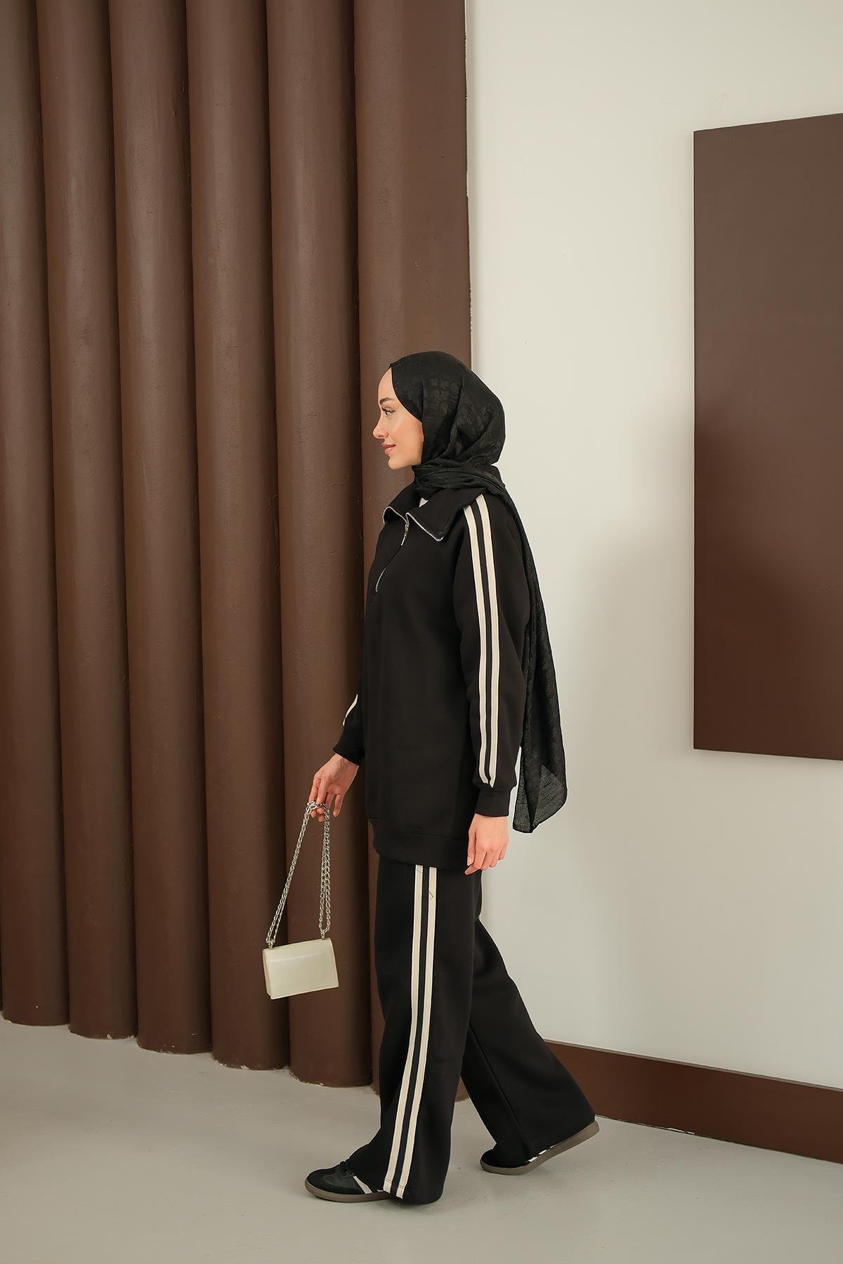 Yanları Şerit Detay Takım Siyah