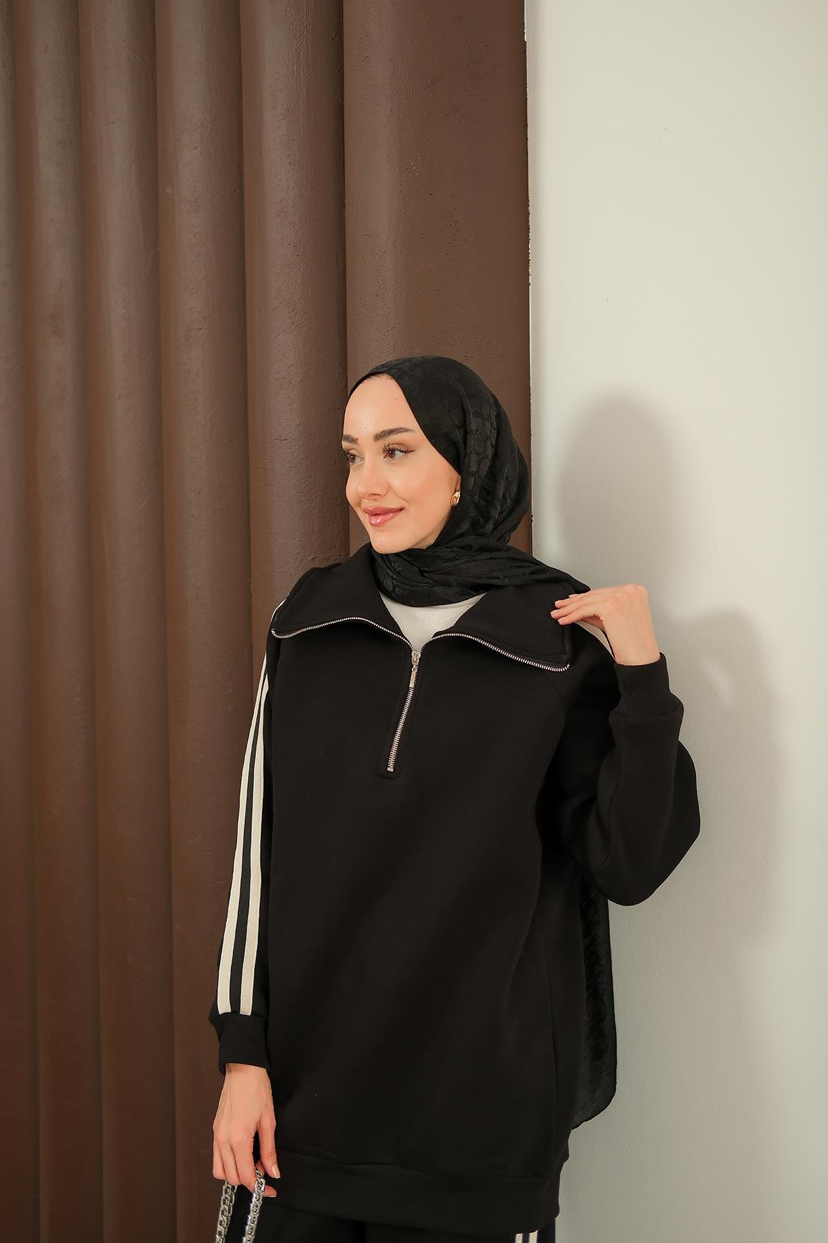 Yanları Şerit Detay Takım Siyah