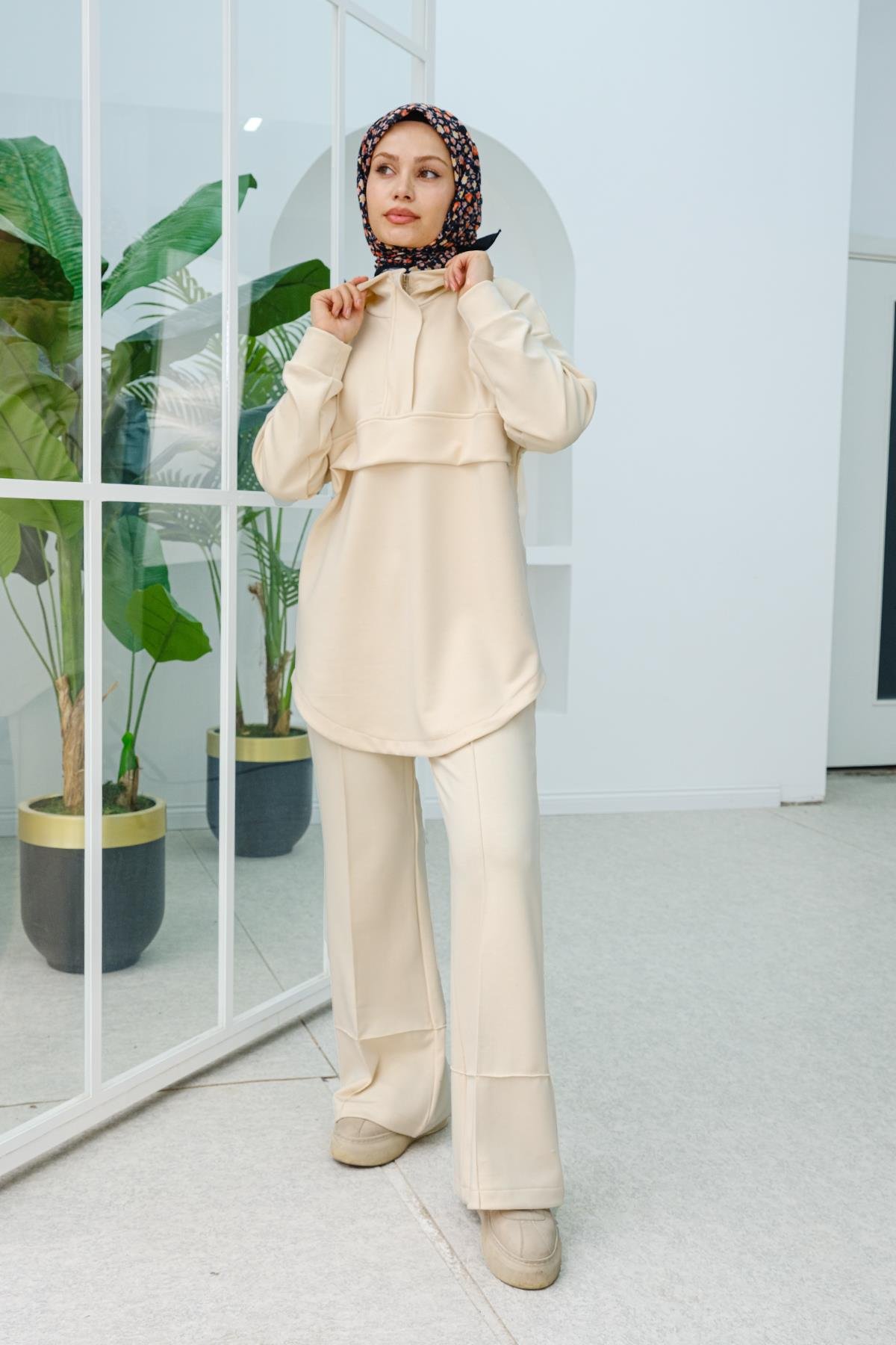 Yarım Fermuarlı Takım Krem