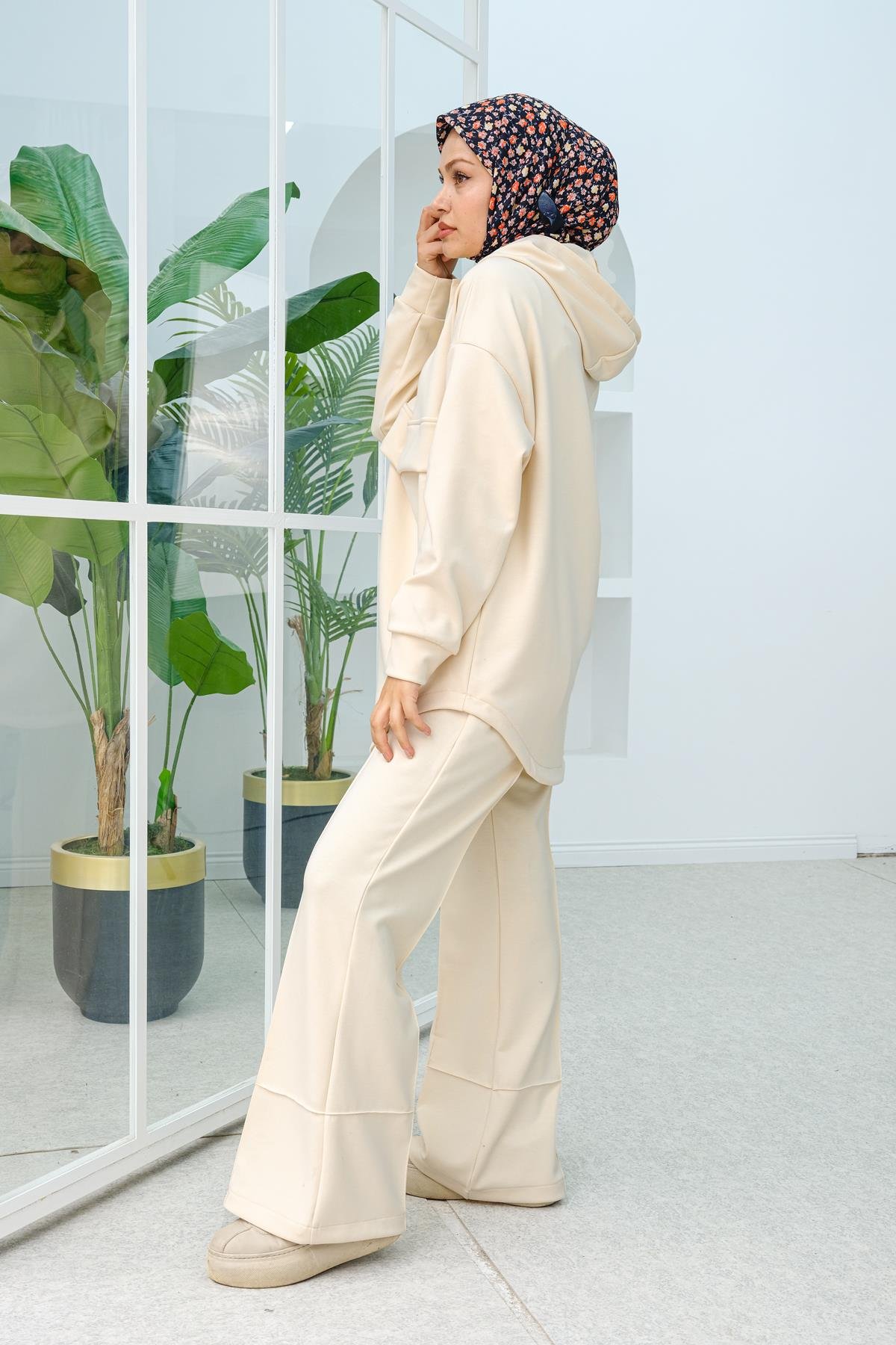 Yarım Fermuarlı Takım Krem