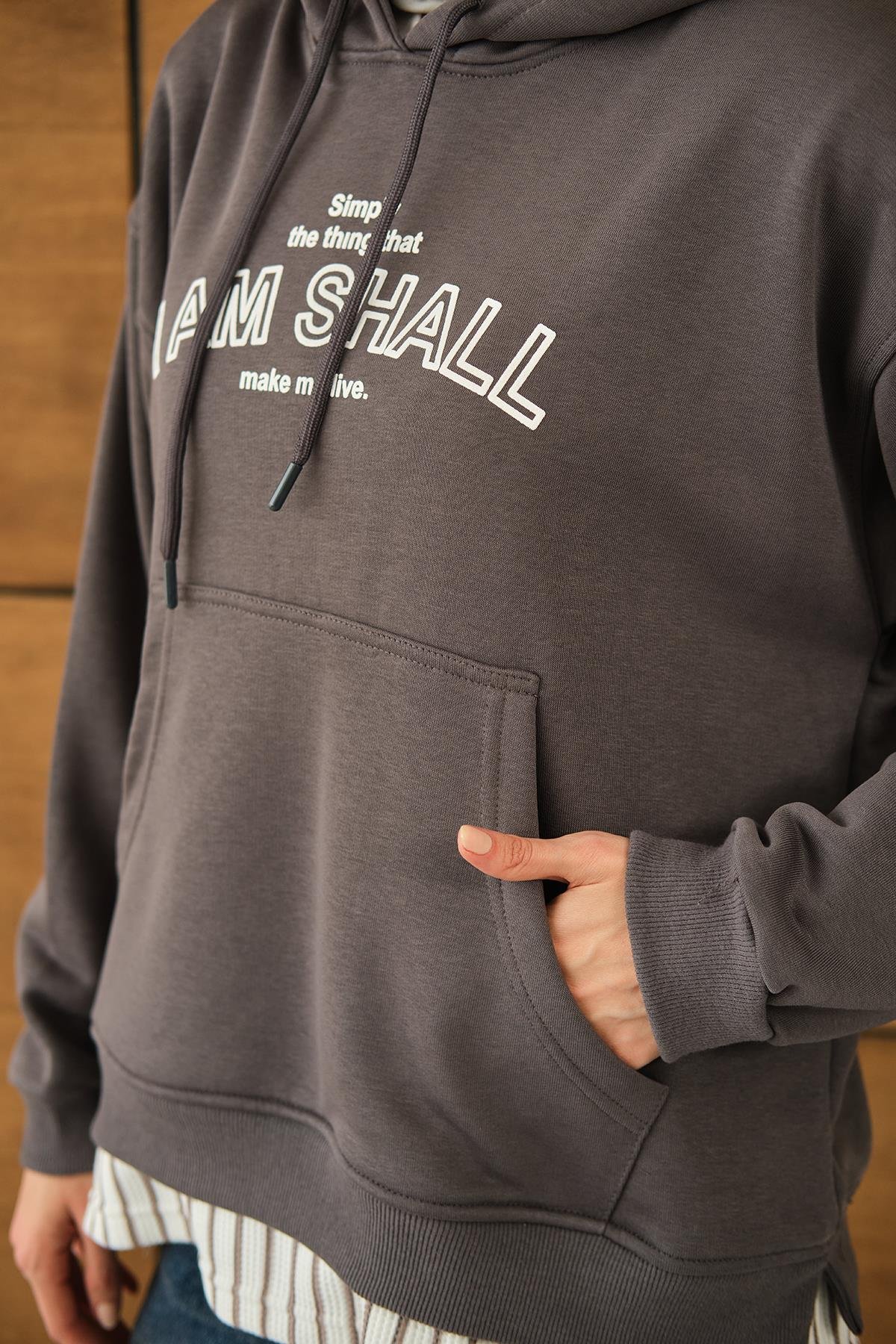 Yazı Baskılı Kapüşonlu Sweat Gri