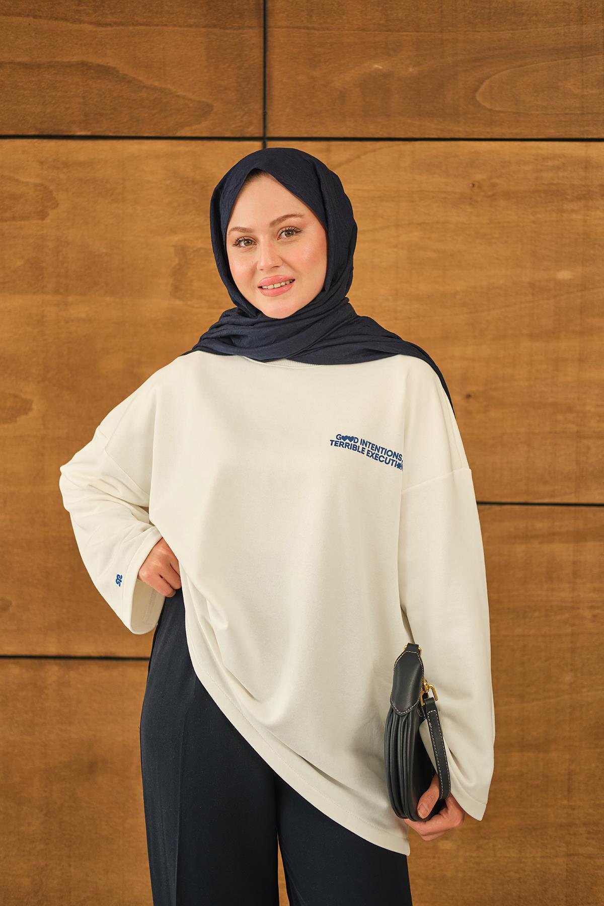 Yazı Baskılı Sweat Krem