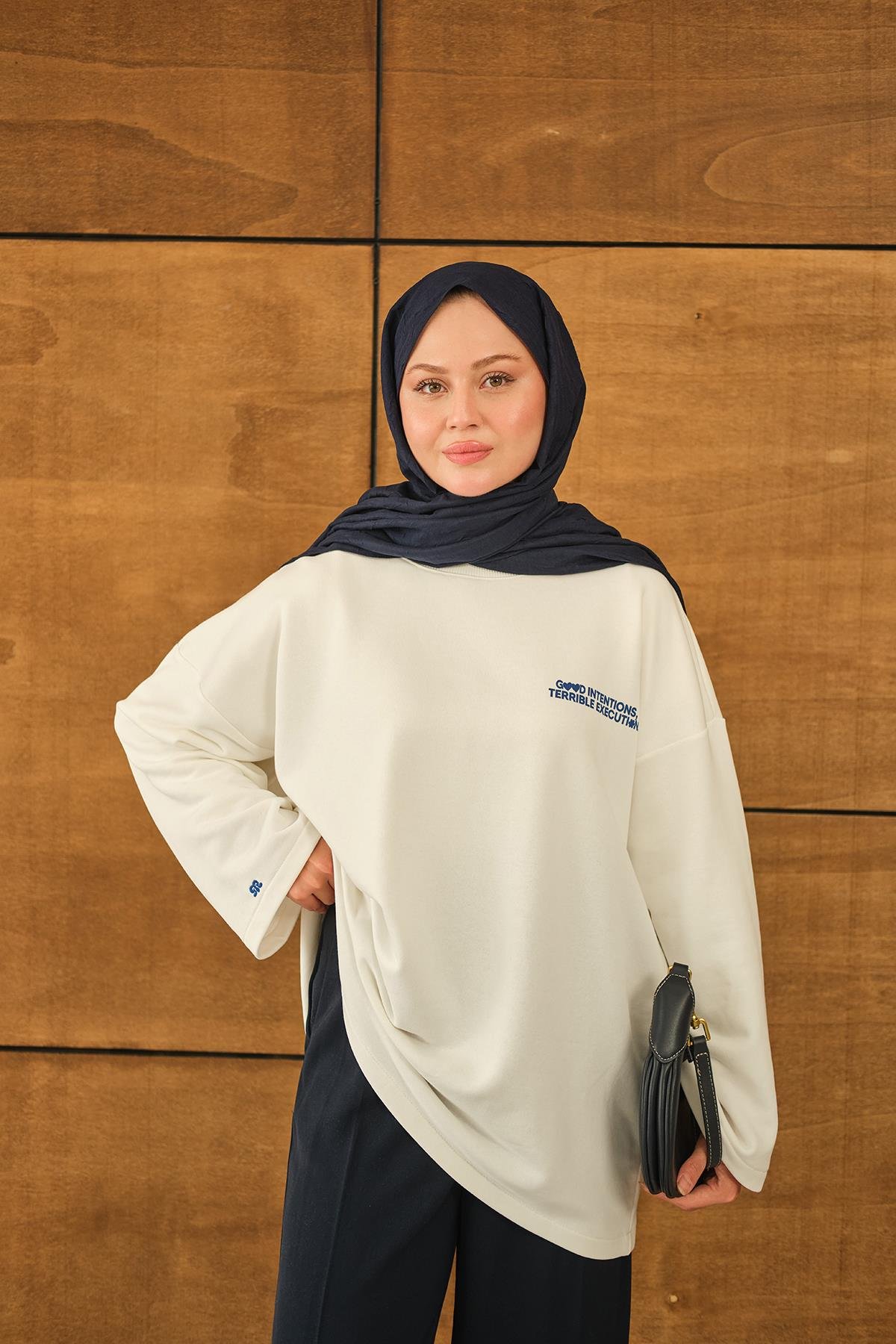 Yazı Baskılı Sweat Krem