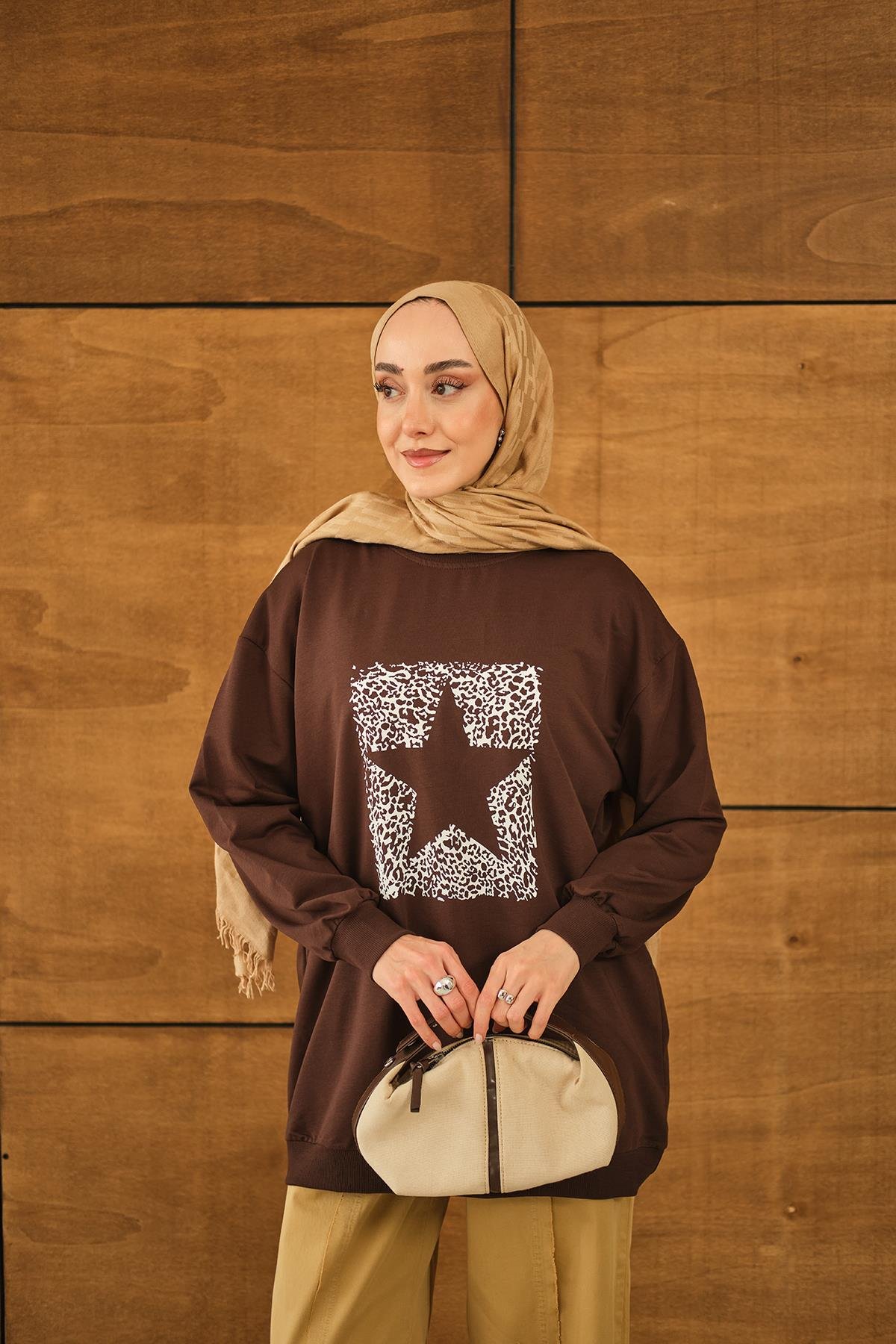 Yıldız Baskılı Sweatshirt Kahverengi