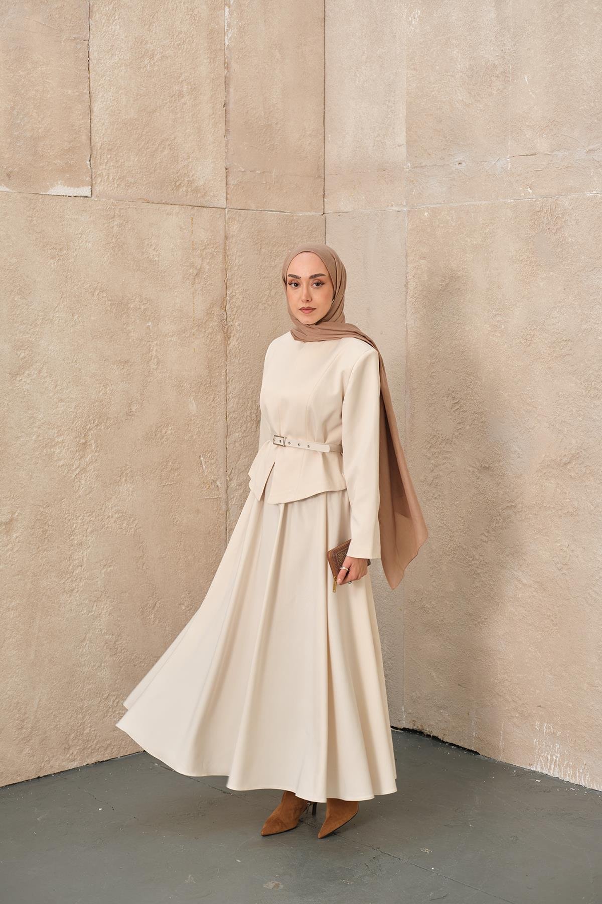 Yırtmaç Detaylı Takım Ekru