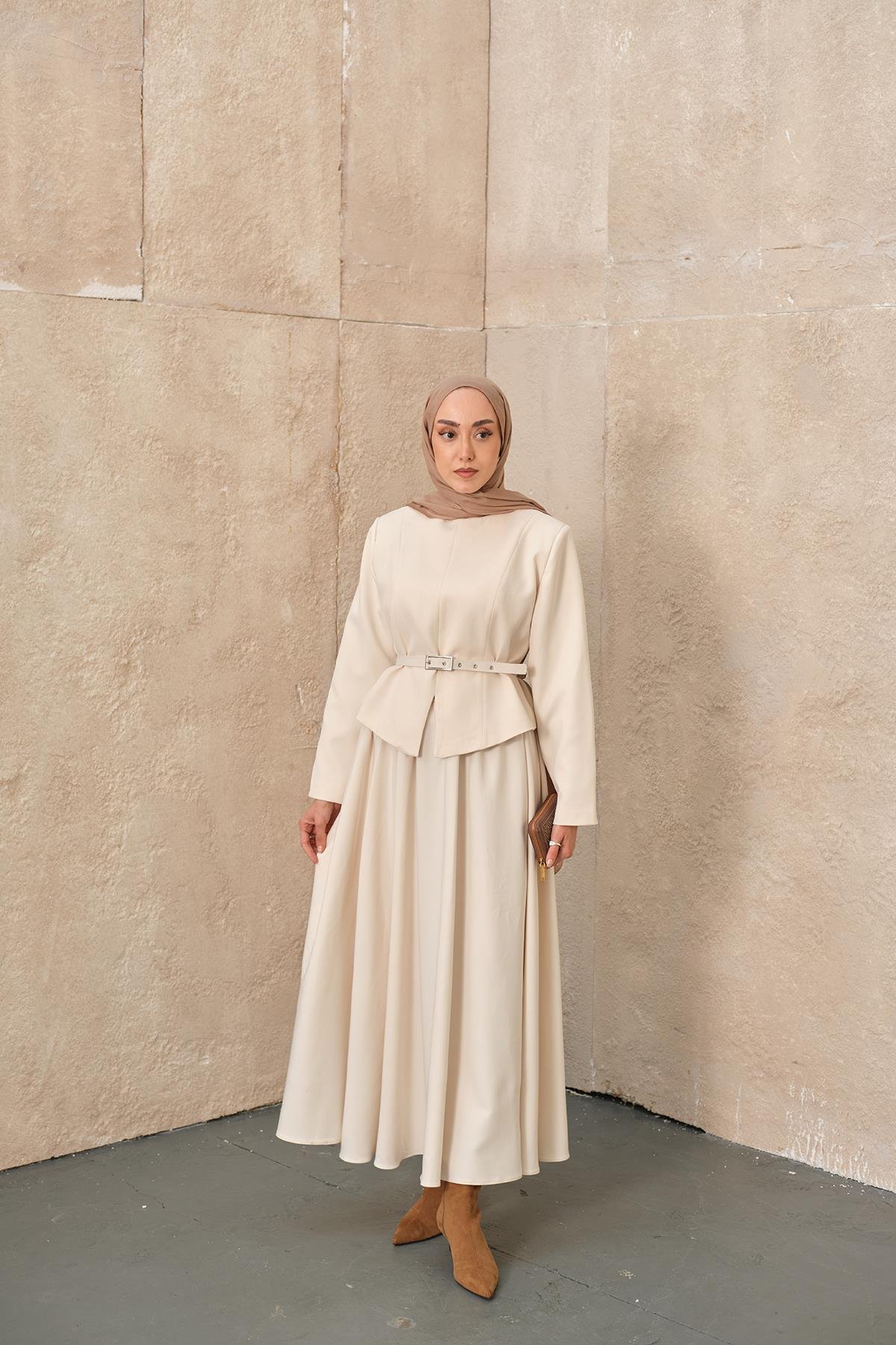 Yırtmaç Detaylı Takım Ekru