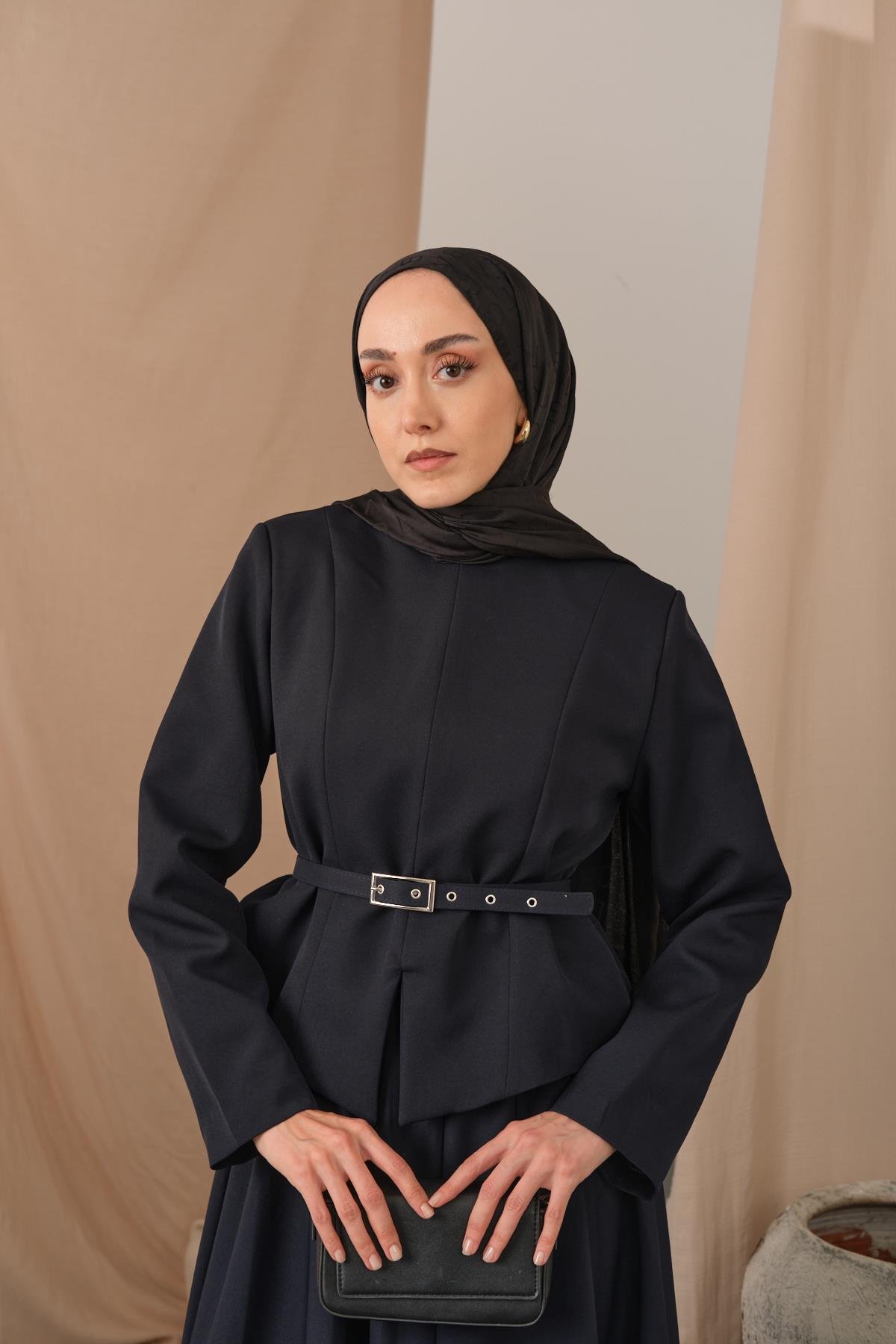 Yırtmaç Detaylı Takım Lacivert