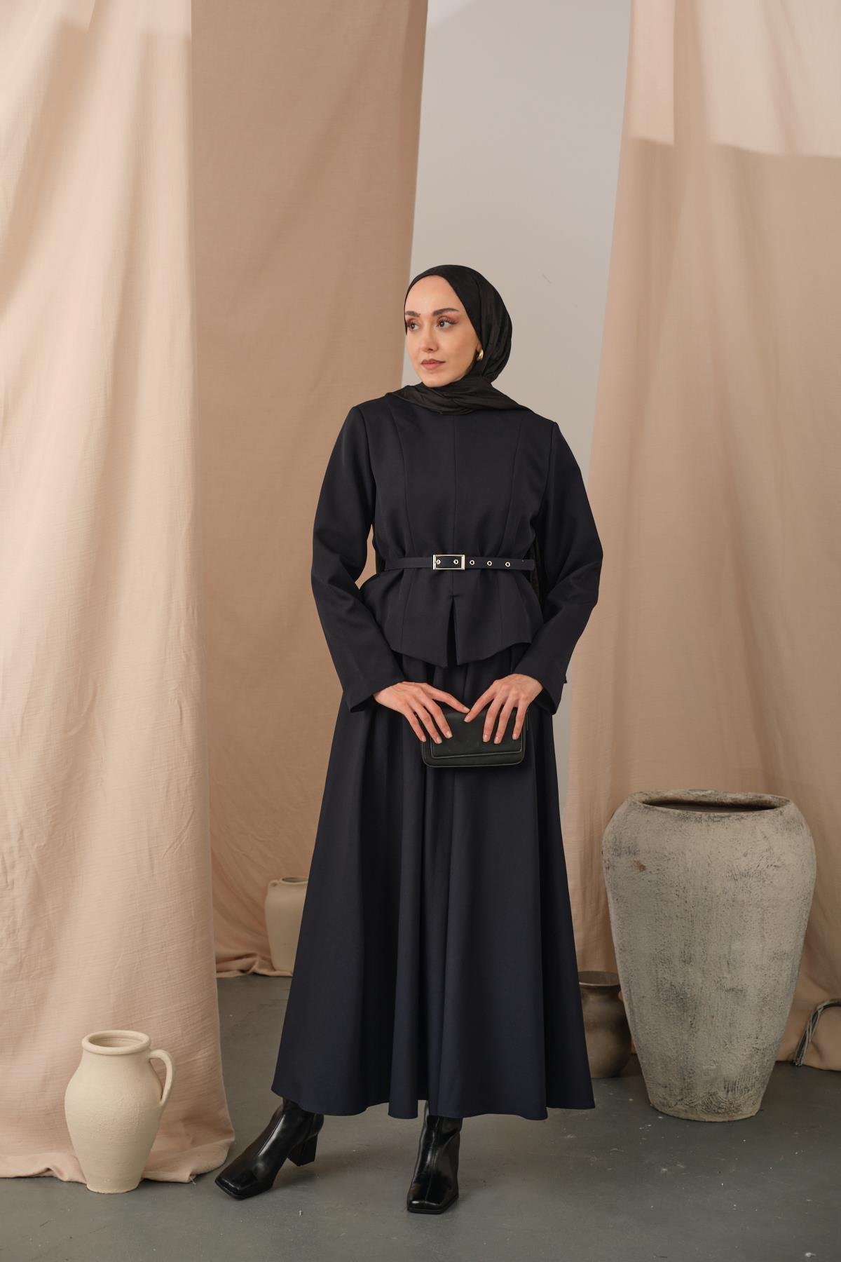 Yırtmaç Detaylı Takım Lacivert