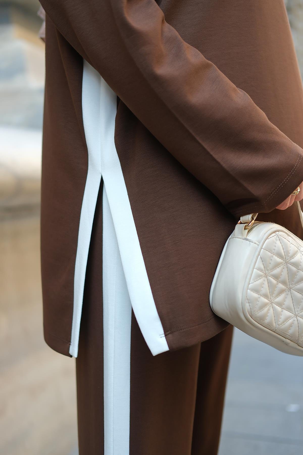 Yırtmaçlı Garni Detay Takım Kahverengi