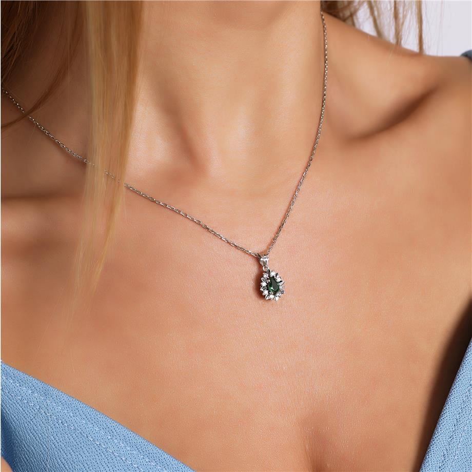 Pırlanta Montür Sentetik Kalemli Damla Zümrüt Gümüş Kolye