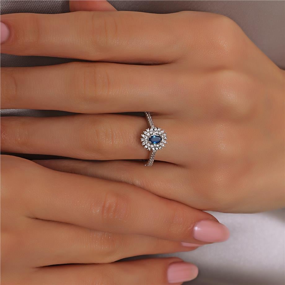 Pırlanta Montür Sentetik Oval Safir Yüzük