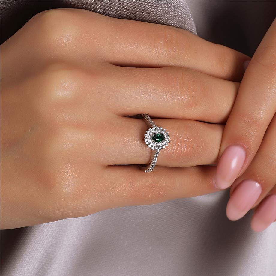 Pırlanta Montür Sentetik Oval Yüzük