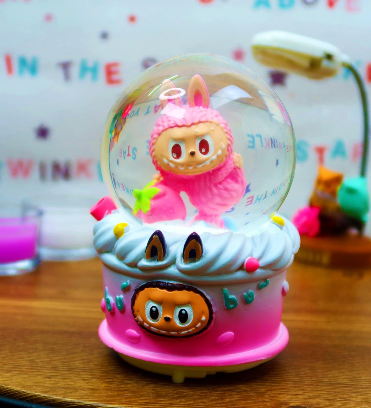 Orta Boy Işıklı Kar Küresi  13x9x9