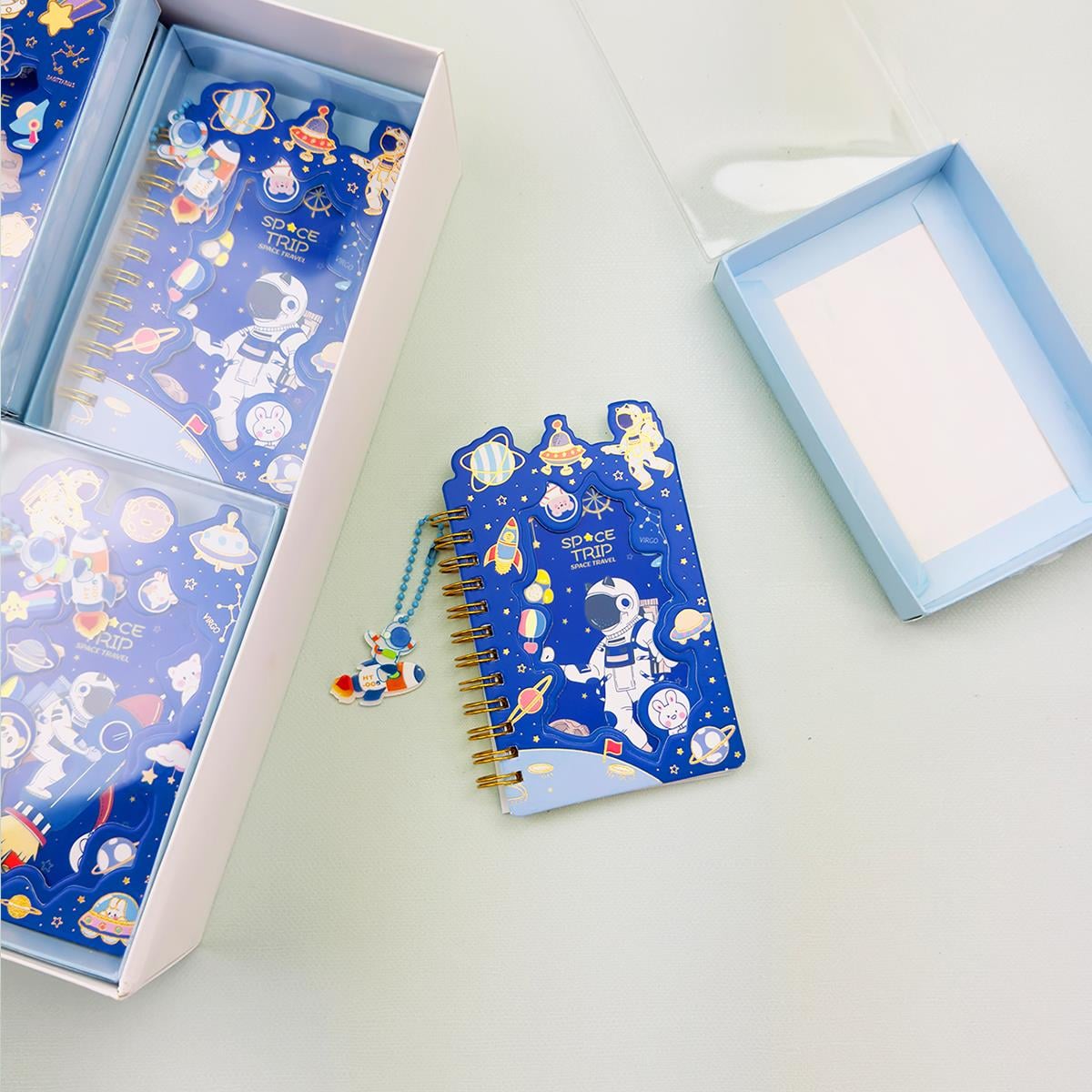 Spiralli Uzay Tasarımlı Mini Defter X12