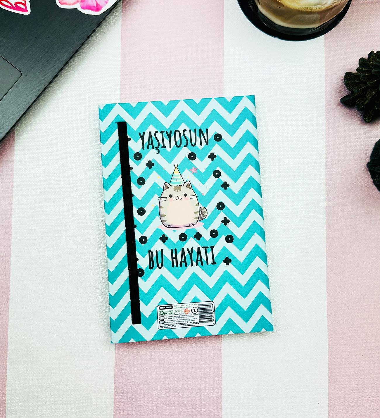 Yaşıyosun Bu Hayatı V2 Tasarımlı Lastikli Defter