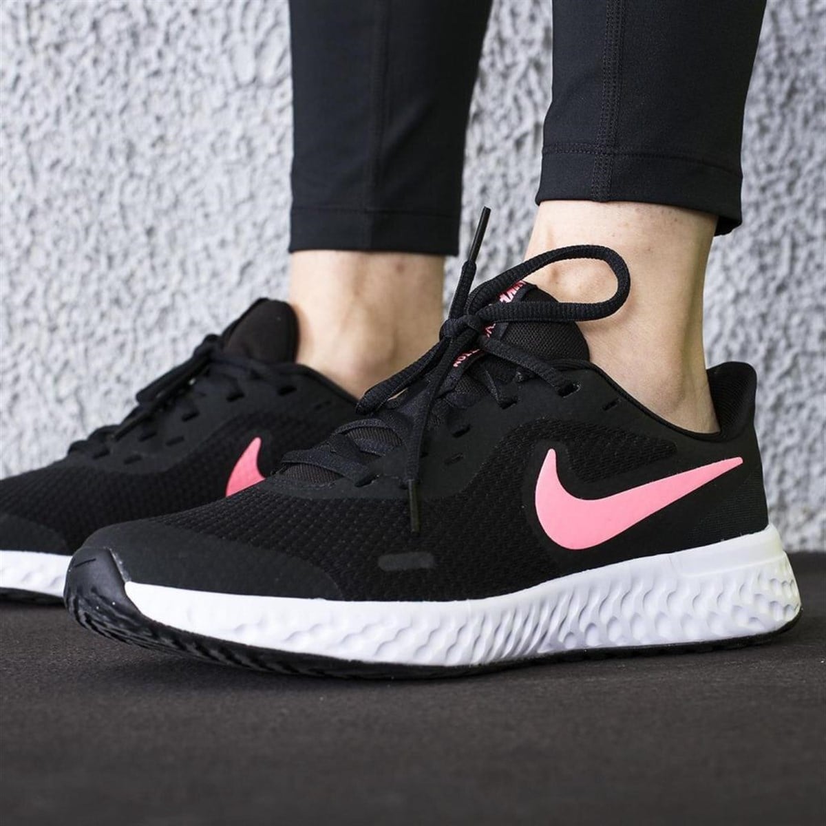 Nike Revolution 5 Unisex Siyah Koşu Ayakkabısı BQ5671-002