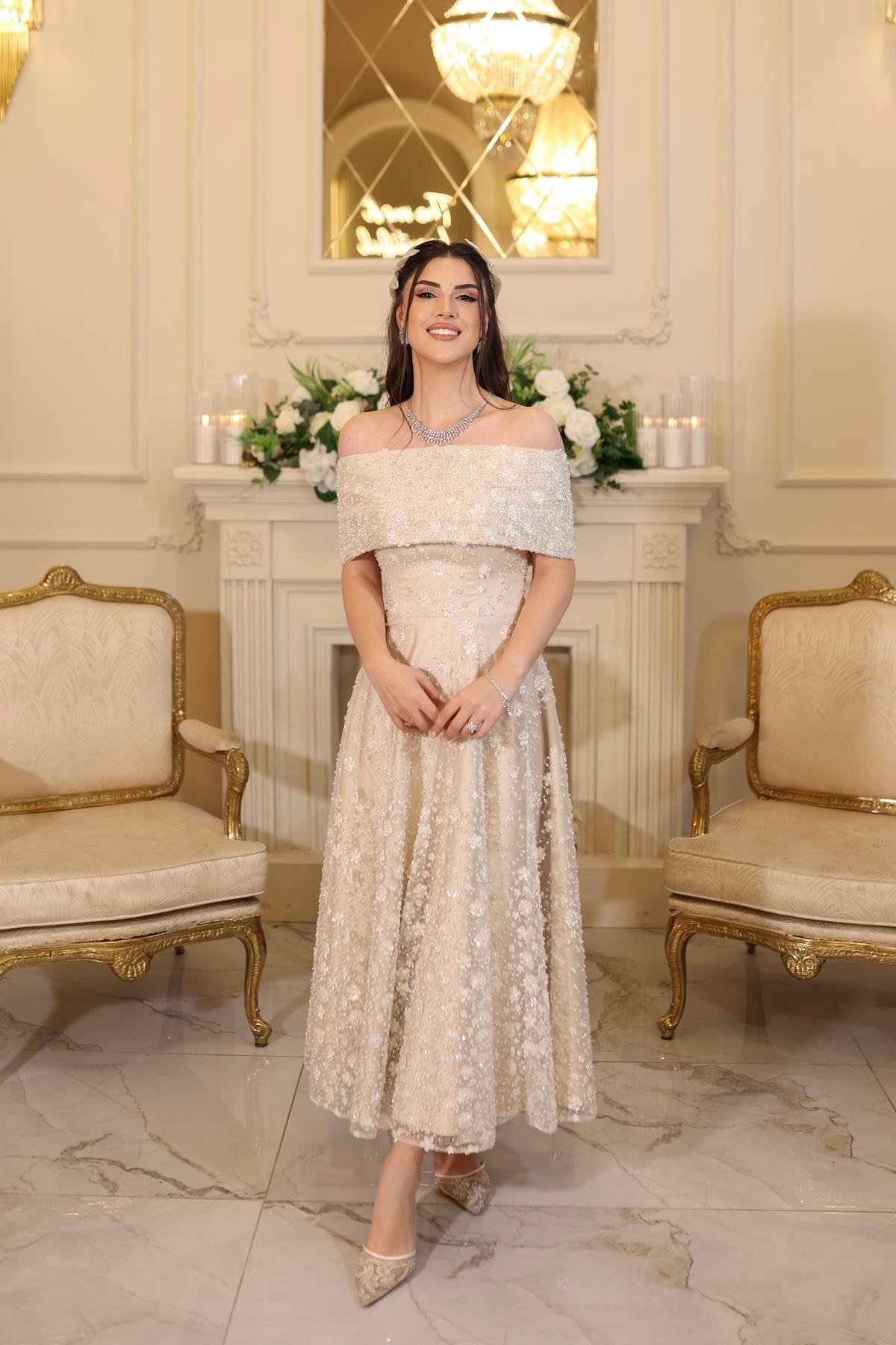bardot sienna lace trumpet dress Trumpet Wedding Dress with Lace Square Neck and Train  loveangeldress