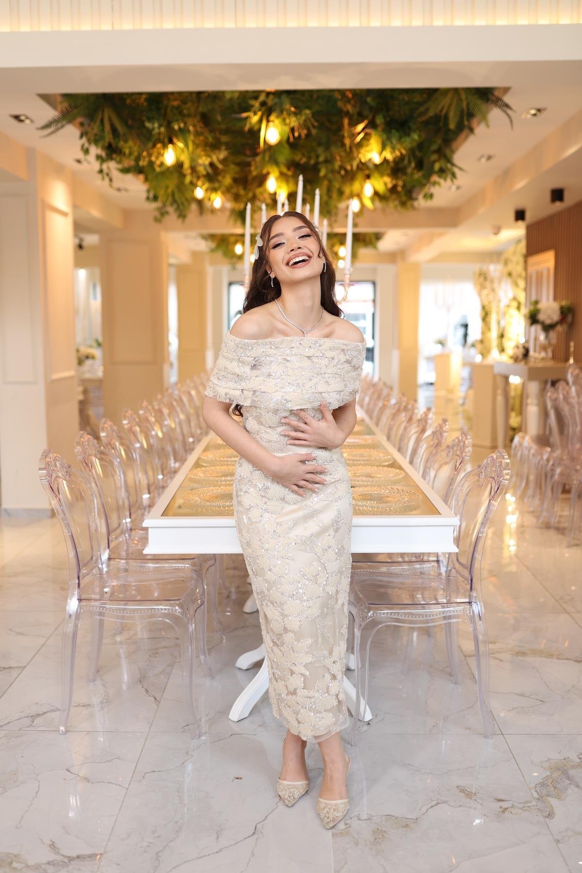 TheElsa | ARES KALEM BEJRENKLİ DANTEL ELBİSELERAres Kalem Bej Çiçekli Özel Tasarım Dantel Nişan Nikah Elbise