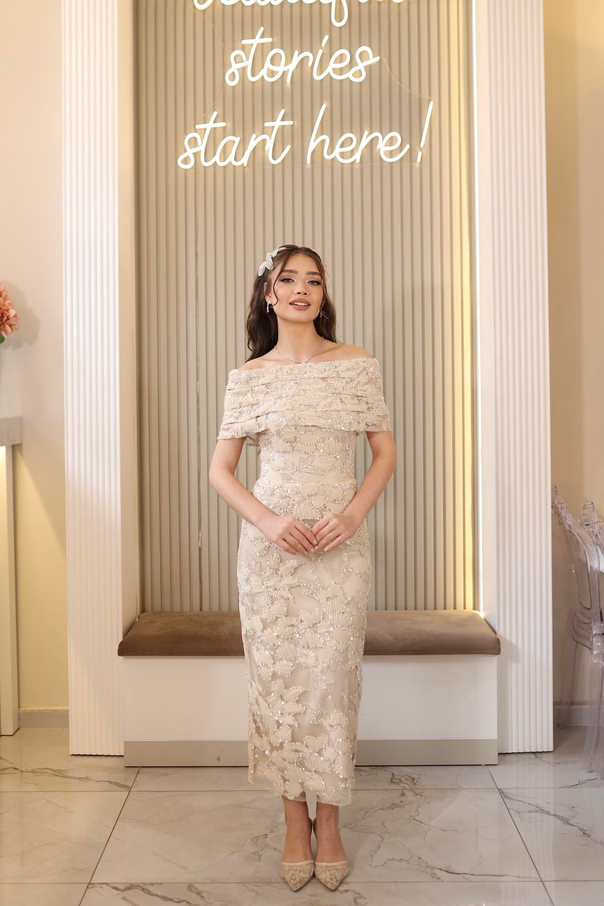 TheElsa | ARES KALEM BEJRENKLİ DANTEL ELBİSELERAres Kalem Bej Çiçekli Özel Tasarım Dantel Nişan Nikah Elbise