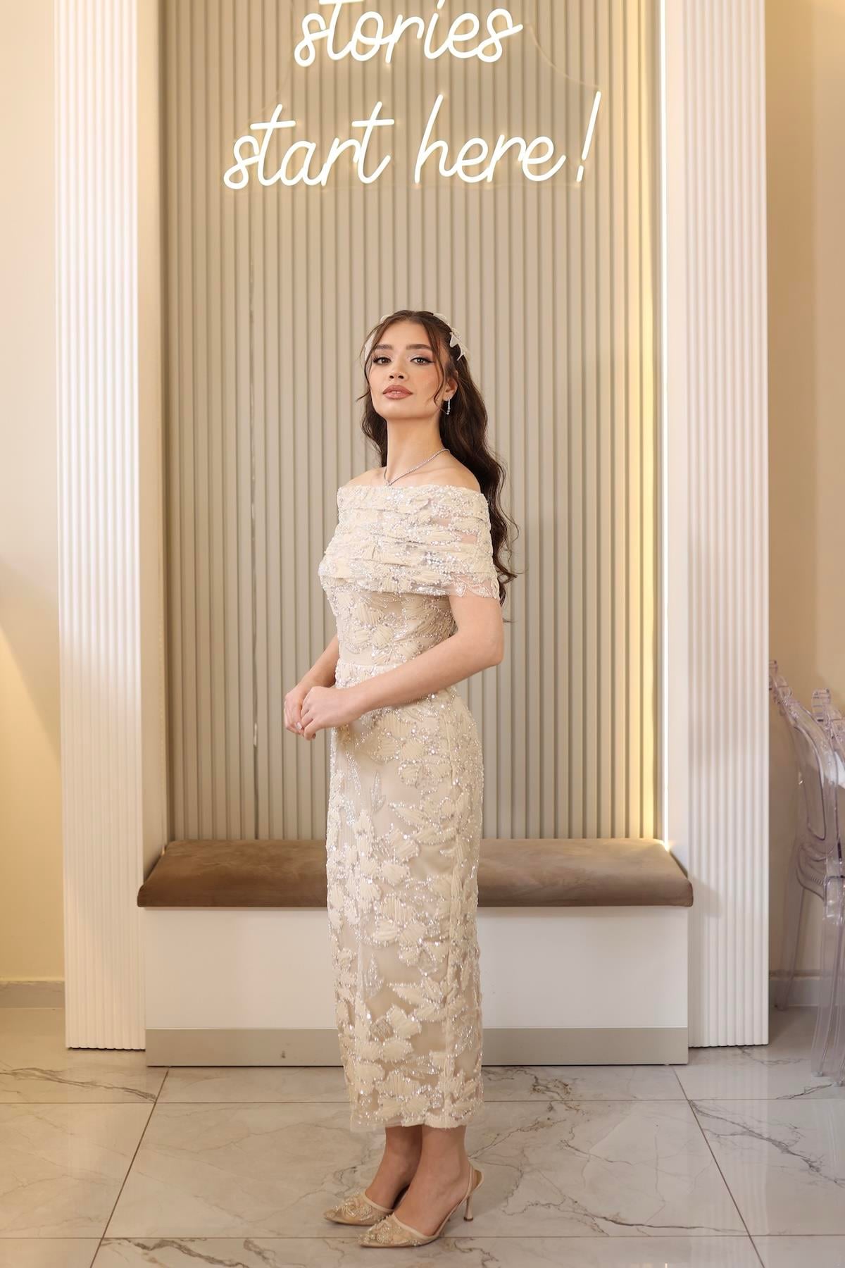 TheElsa | ARES KALEM BEJRENKLİ DANTEL ELBİSELERAres Kalem Bej Çiçekli Özel Tasarım Dantel Nişan Nikah Elbise