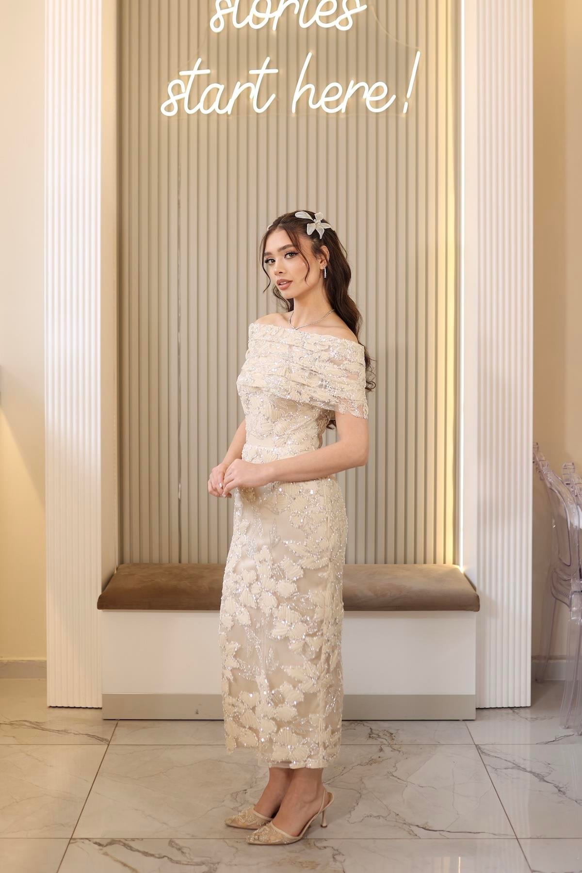 TheElsa | ARES KALEM BEJRENKLİ DANTEL ELBİSELERAres Kalem Bej Çiçekli Özel Tasarım Dantel Nişan Nikah Elbise